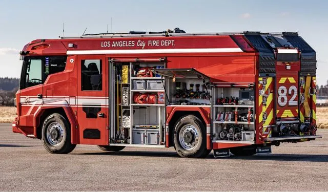 Запознайте се с първата електрическа пожарна в света (ВИДЕО)