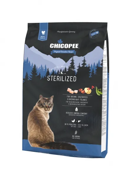 Chicopee Holistic Nature Line Sterilized - Премиум суха храна за кастрирани котки над 12 месеца, без зърно, с пилешко месо, 1.5 кг.