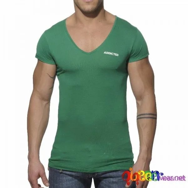 Зелена тениска с V-образно деколте  1