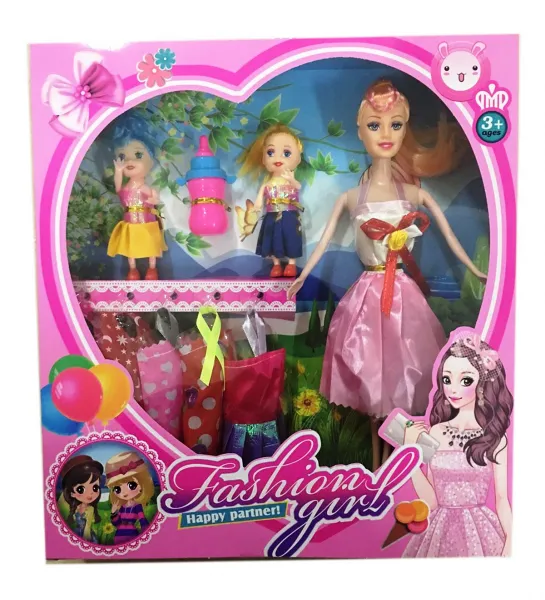 Кукла с 2 деца и 4 рокли за преобличане