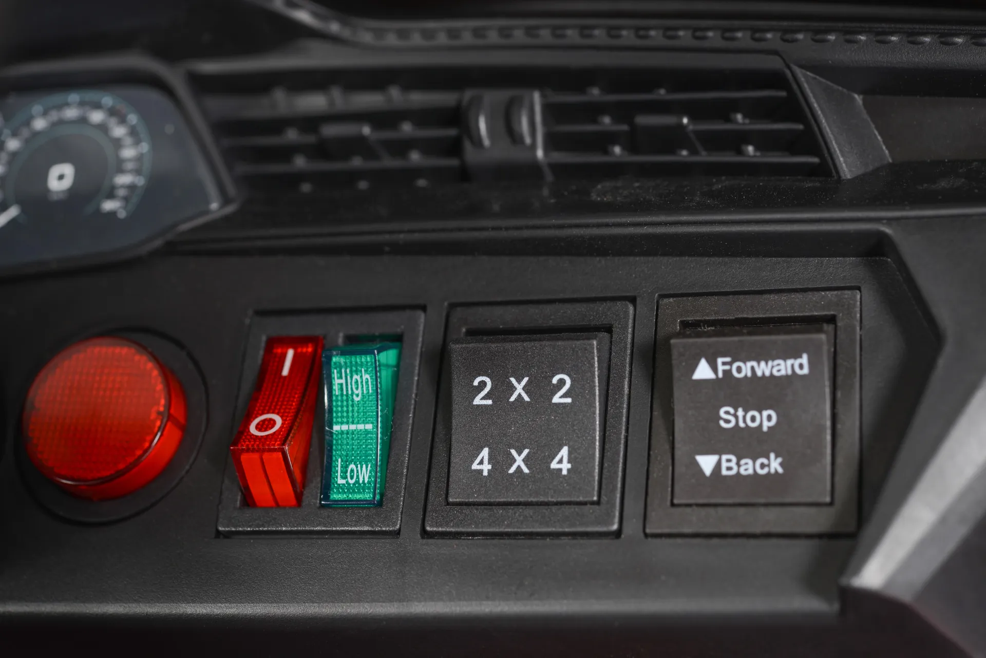 Акумулаторен джип Audi Sportback 4x4 12V Червен с меки гуми и отварящи се врати | Iguana.bg 11