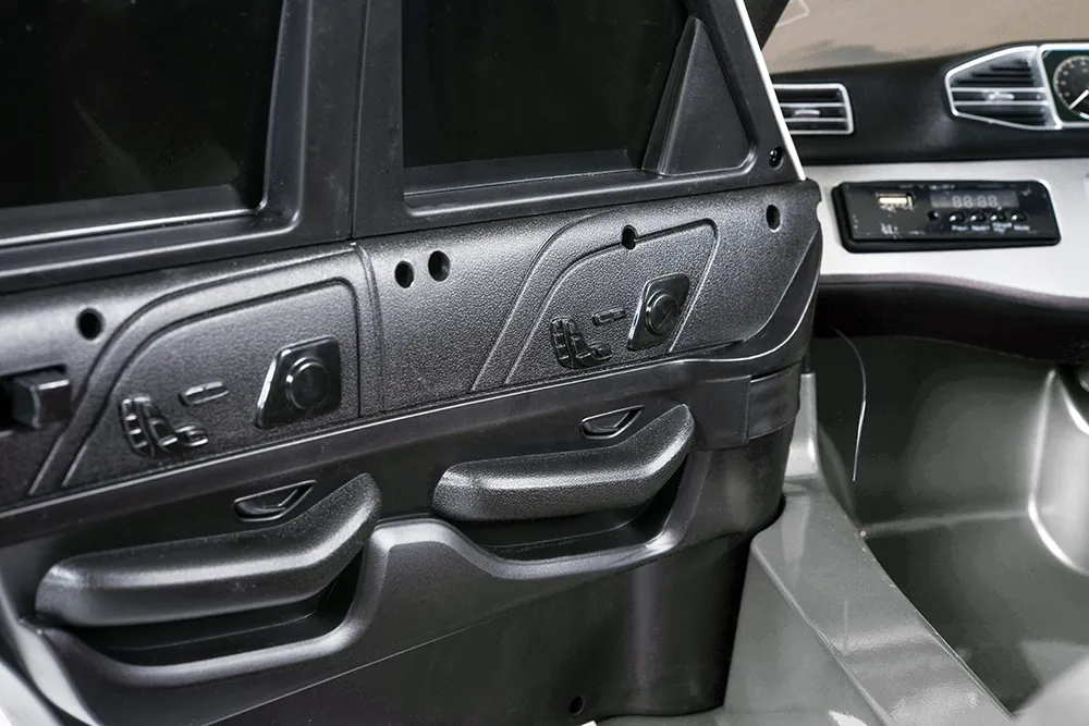 Акумулаторен джип Mercedes M Class Сребрист, 12V с меки гуми и кожена седалка | Iguana.bg 6