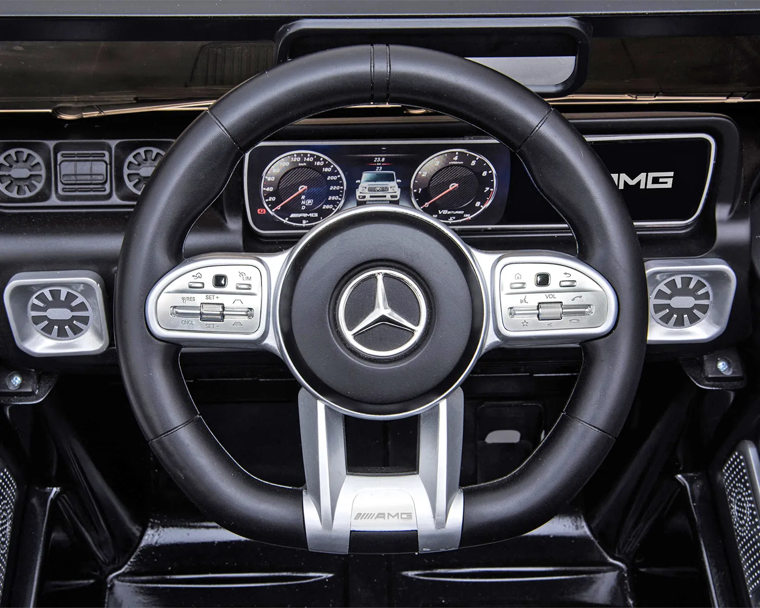 Лицензиран Акумулаторен джип Mercedes AMG G63 Черен, 12V с три скорости и меки гуми | Iguana.bg 4