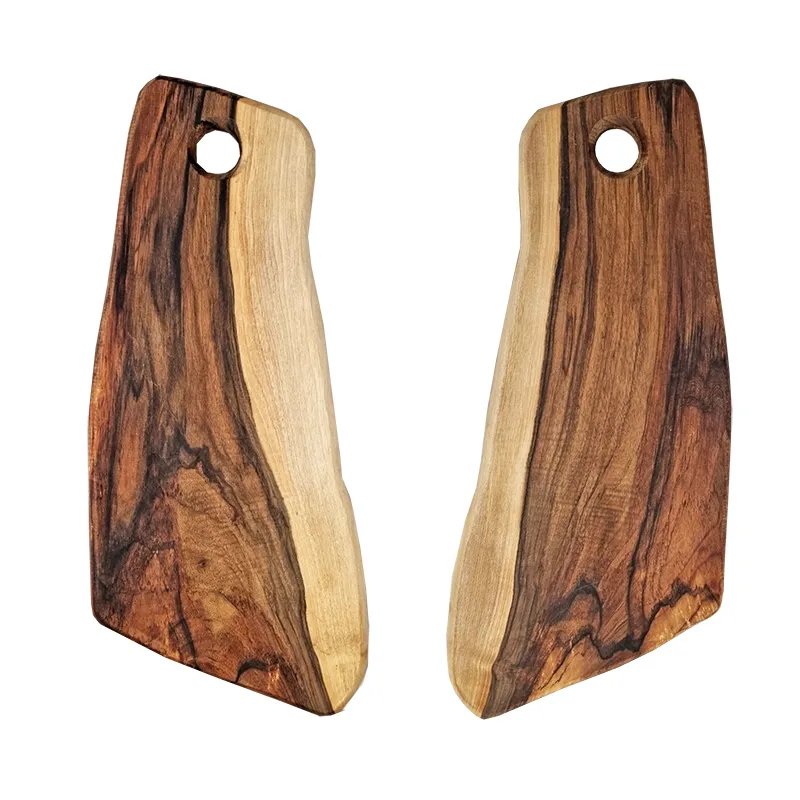 Дървена орехова дъска с отвор за окачване, ръчно изработена в България | Iguana.bg 2