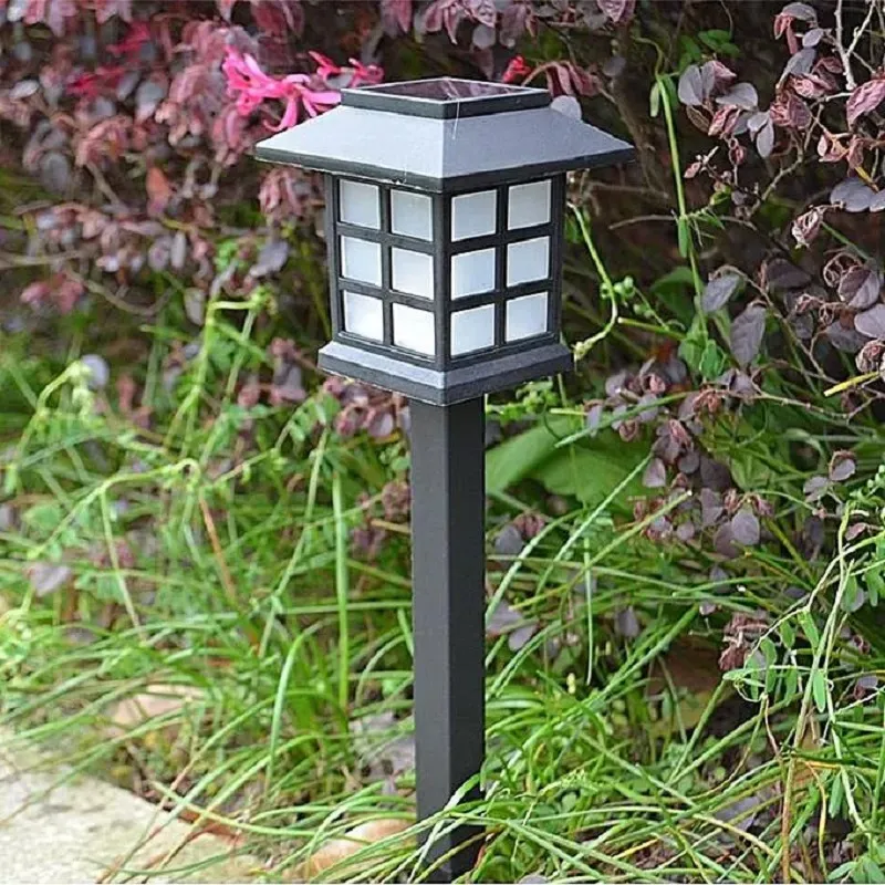 Соларна лампа с форма на къщичка с бяла светлина, 40см | Iguana.bg 1
