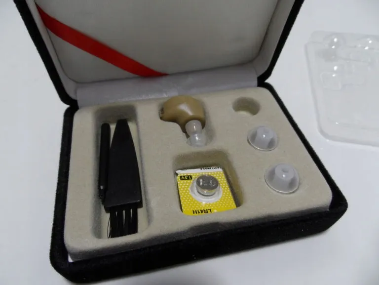 Мини слухов апарат WEINBERGER Germany, 3 накрайника, 2 батерии, четчица, кадифена кутийка 6