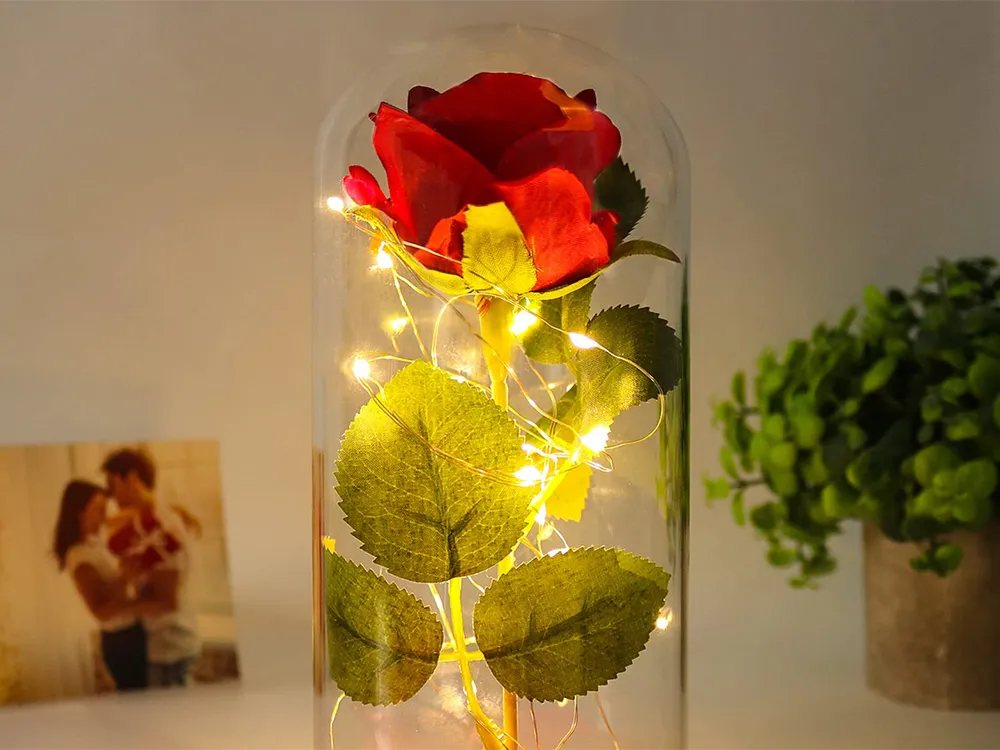 Роза в светеща LED стъкленица с луксозна подаръчна опаковка 24