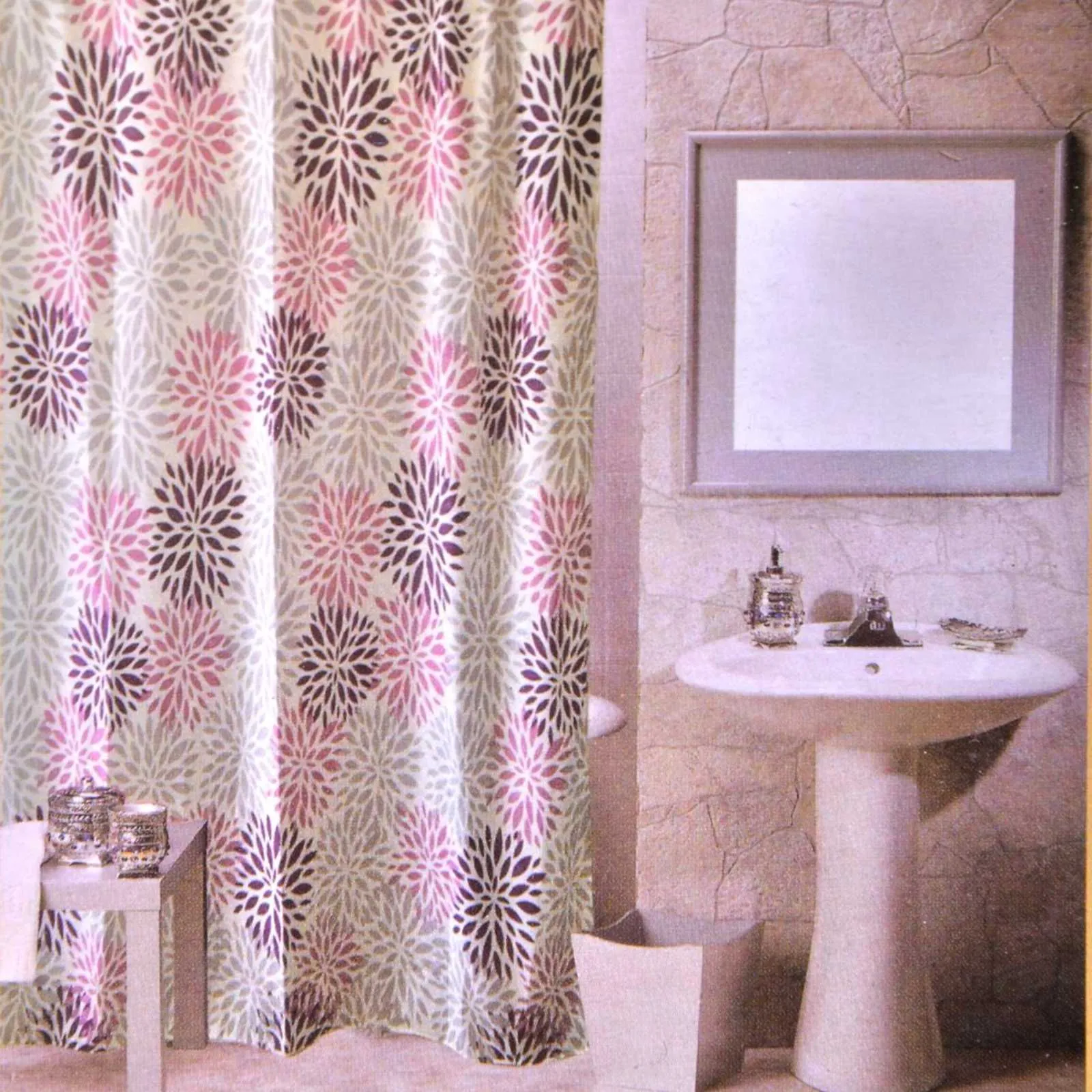 Завеса за баня, бежова с флорални мотиви 180х180см