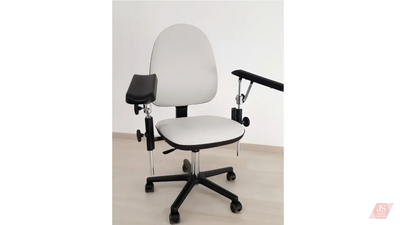 Height-adjustable blood sampling chair 3