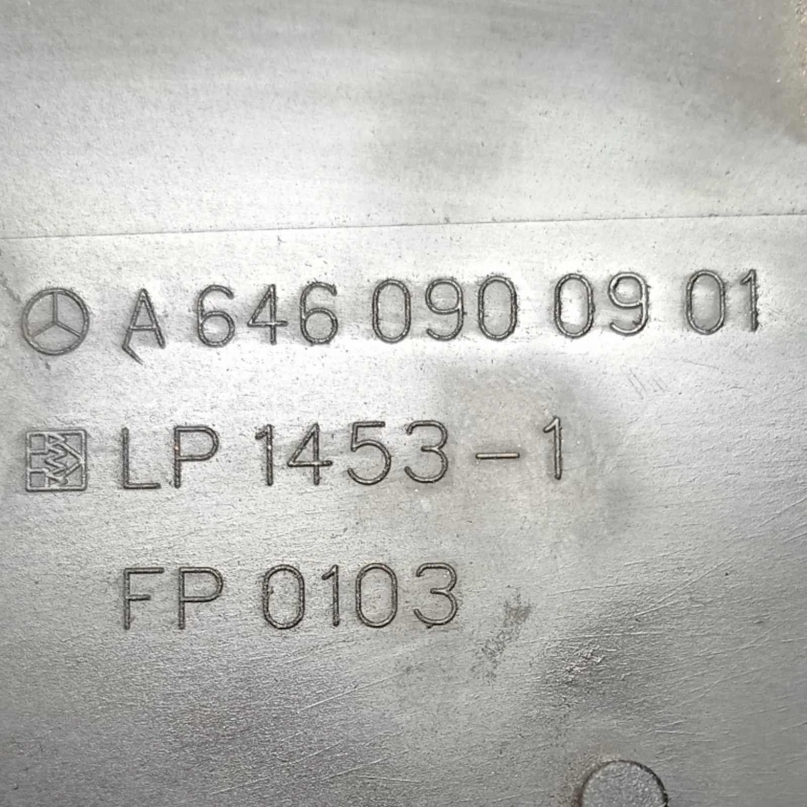 Кутия въздушен филтър Mercedes C-class W203 (2004-2007)-[A 646 090 09 01] 3