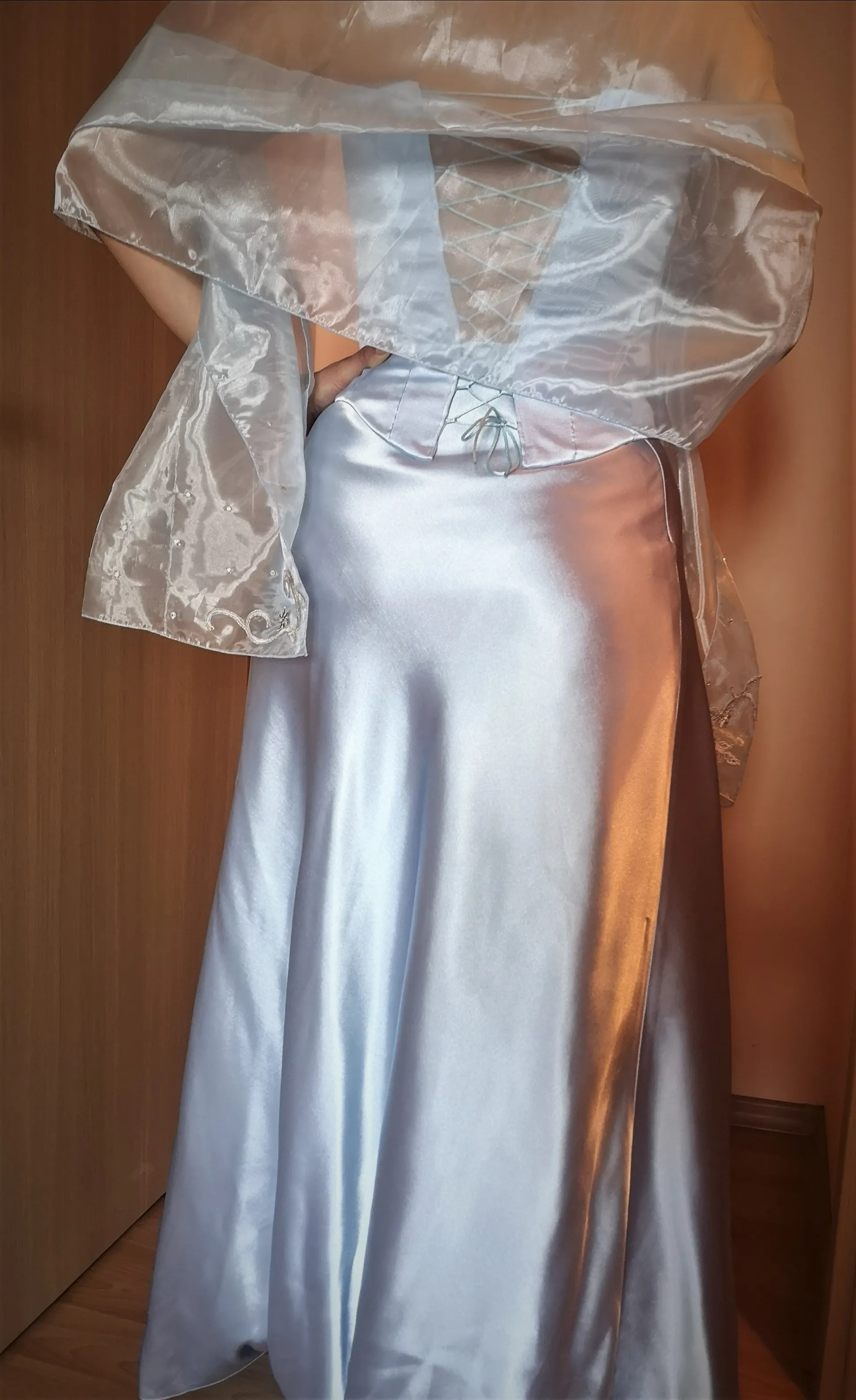 Коктейлна рокля от две части с шал 2