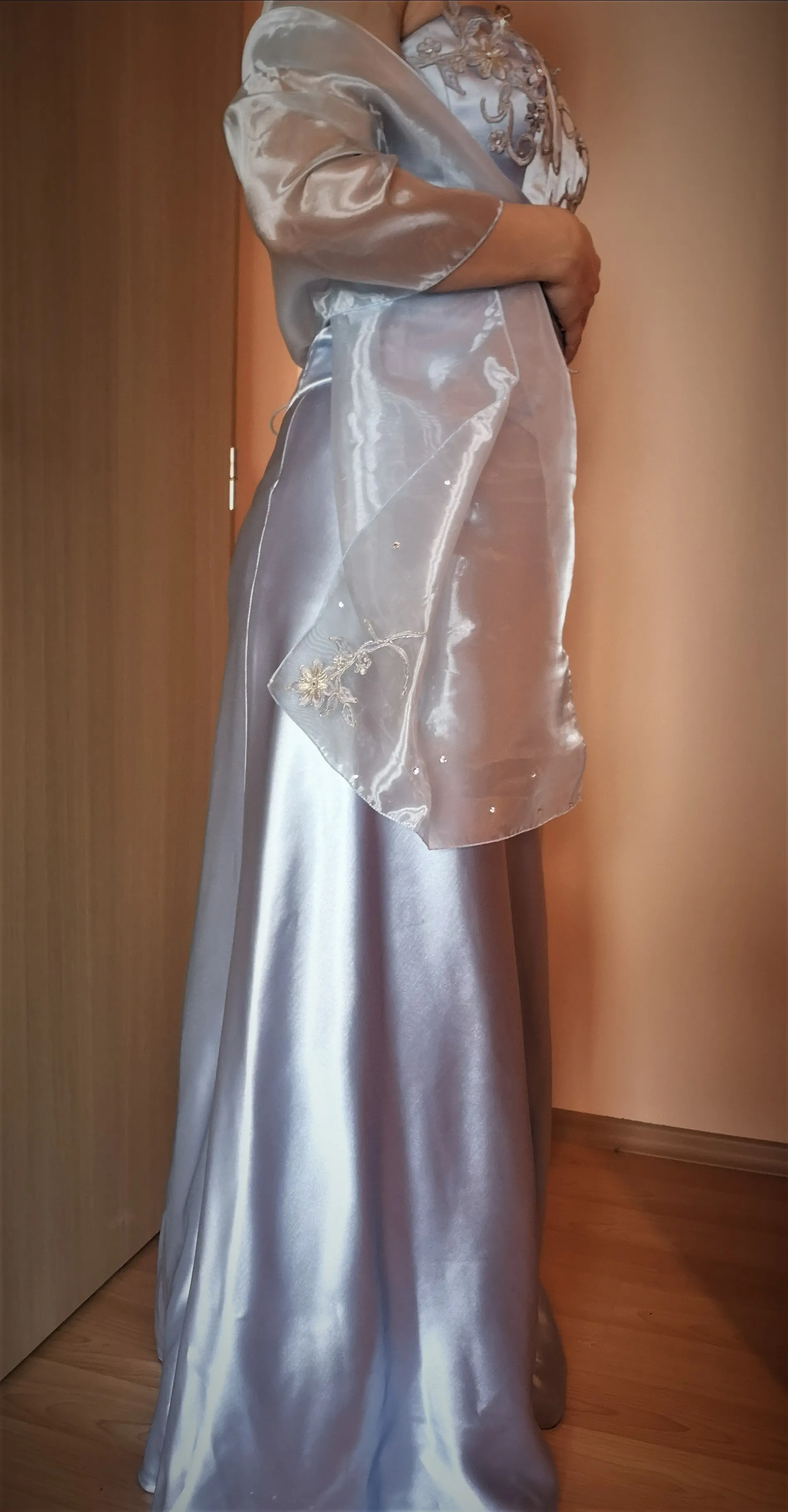 Коктейлна рокля от две части с шал 3