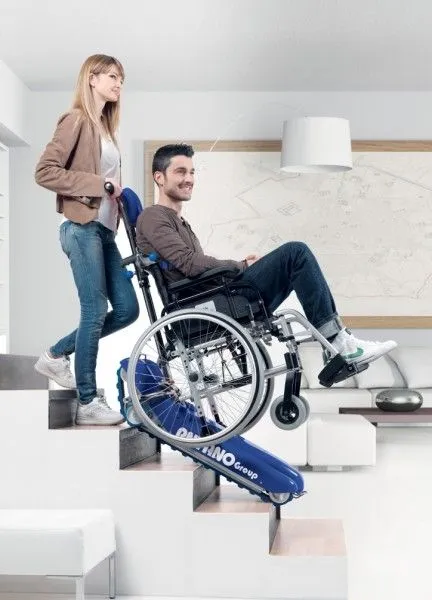 Устройство за изкачване на стълби за инвалидни колички