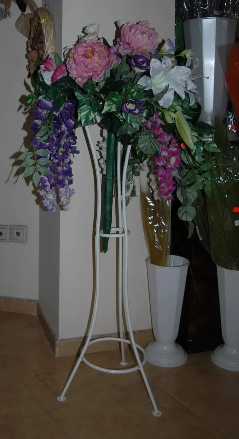 Букет от изкуствени цветя със стойка 2
