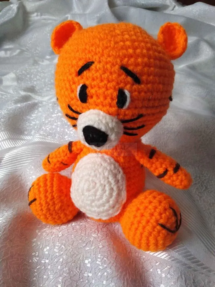 Ръчно плетена играчка тигърче 1