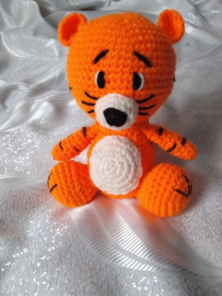 Ръчно плетена играчка тигърче 2