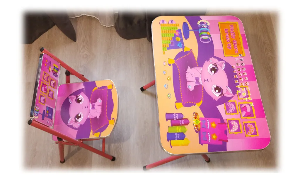 Сгъваема детска маса със столче и цветен дизайн 3