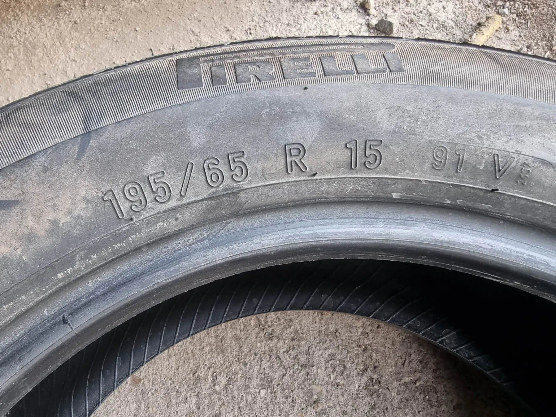 1бр лятна гума 195/65/15 Pirelli R60 2