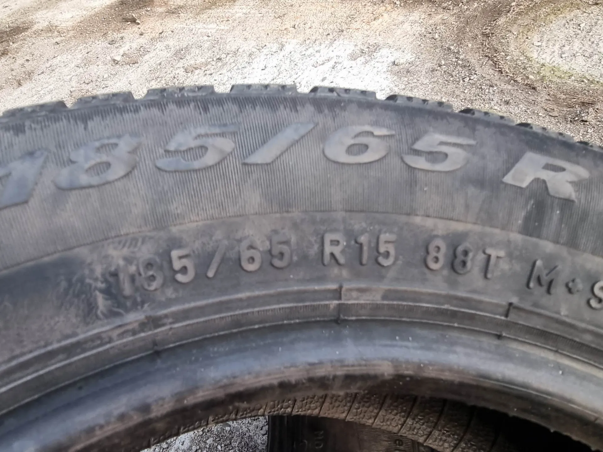 2бр зимни гуми 185/65/15 Pirelli V728 4