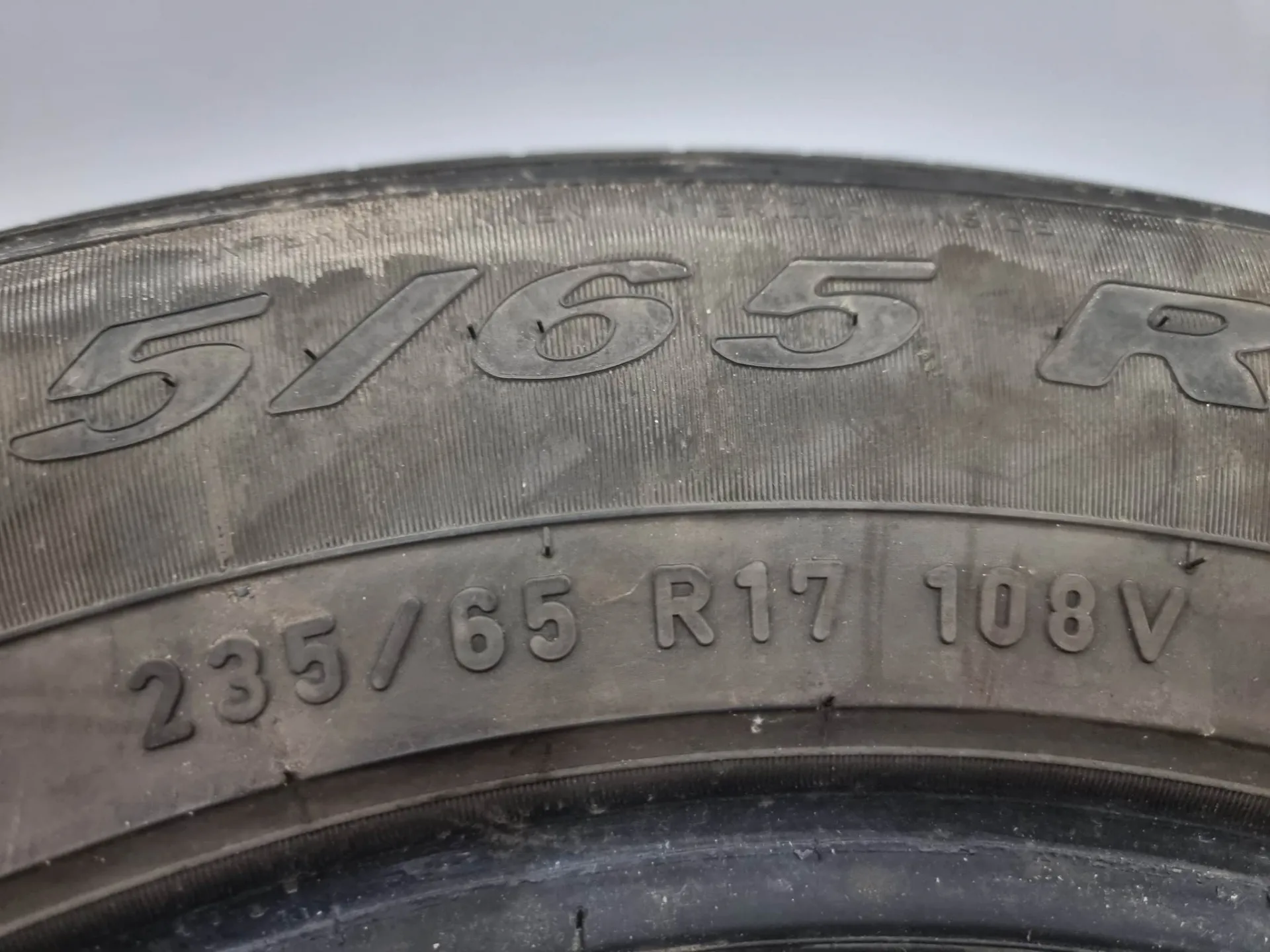2бр летни гуми 235/65/17 Pirelli V829 4