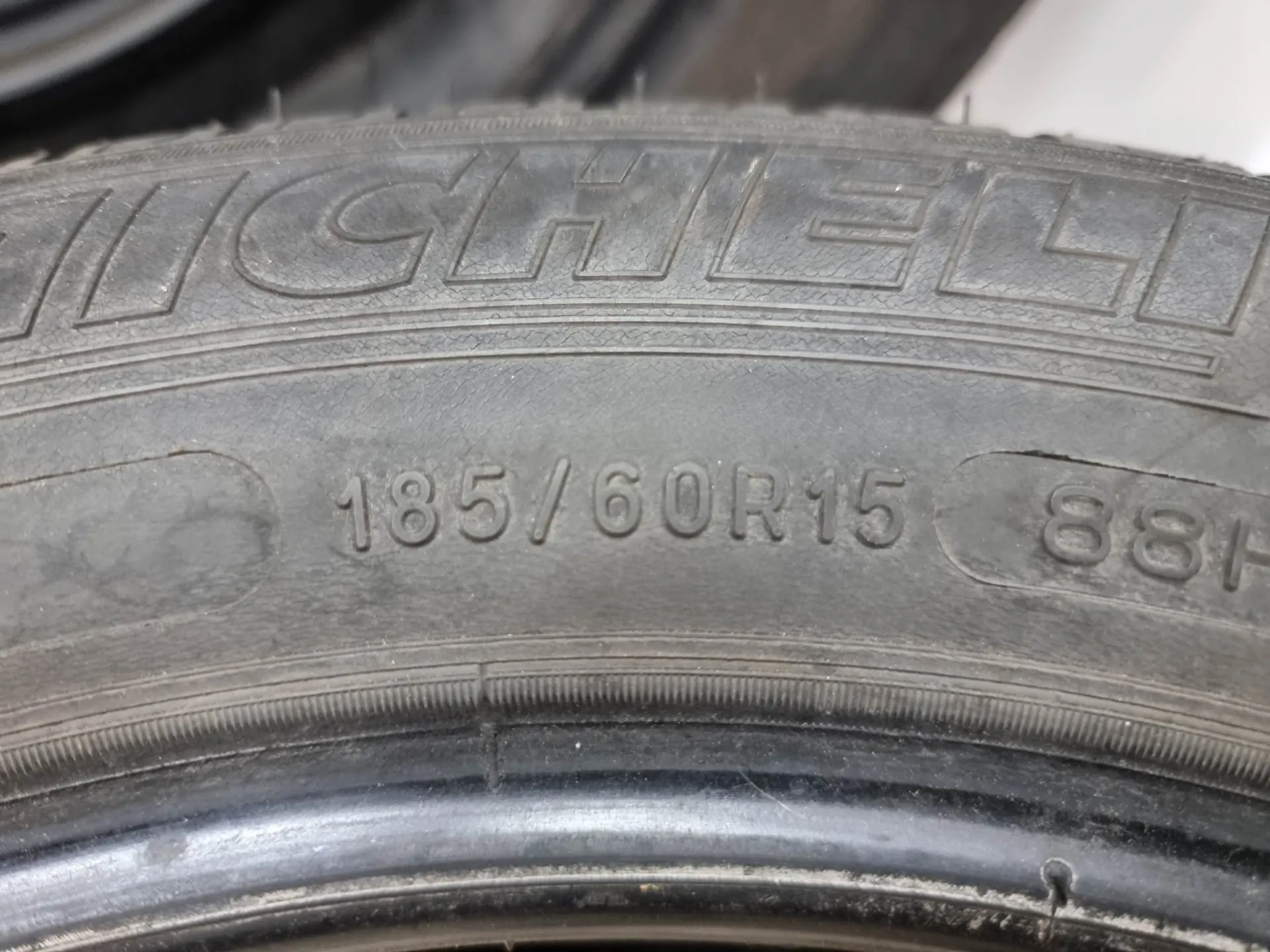 2бр летни гуми 185/60/15 Michelin V942 3