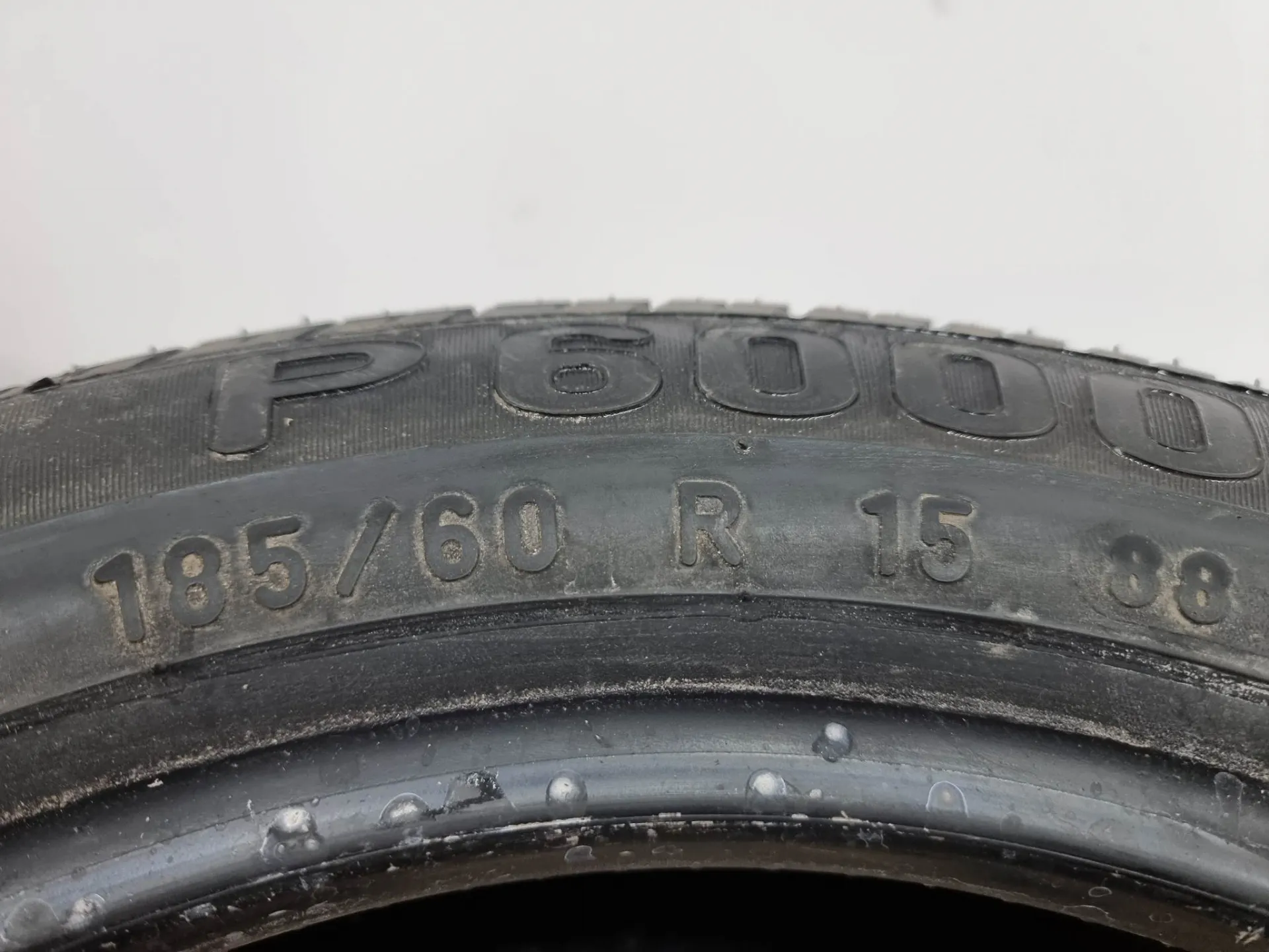 1бр лятна гума 185/60/15 Pirelli R72 2