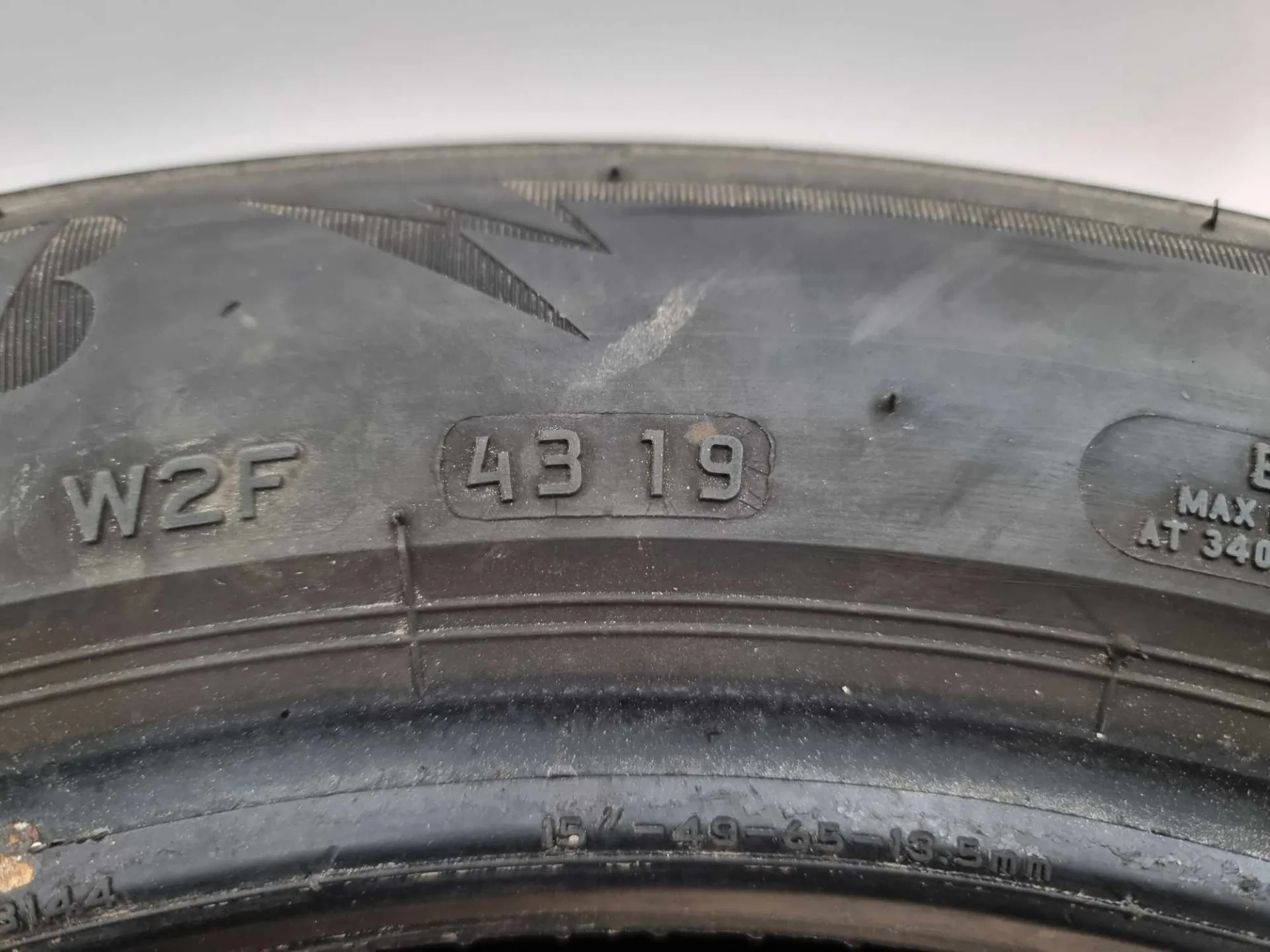 2бр зимни гуми 185/60/15 Bridgestone C452 4