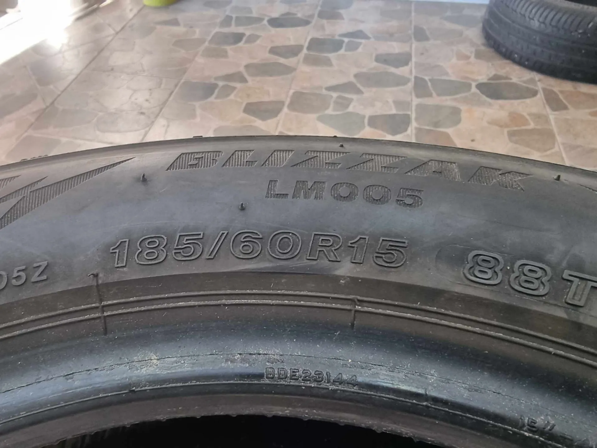 2бр зимни гуми 185/60/15 Bridgestone C452 5