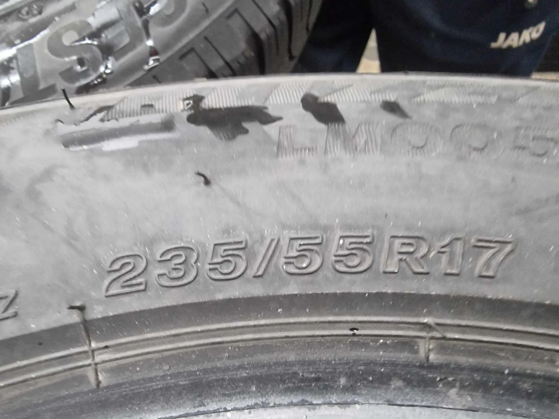 2бр зимни гуми 235/55/17 Bridgestone C558 4