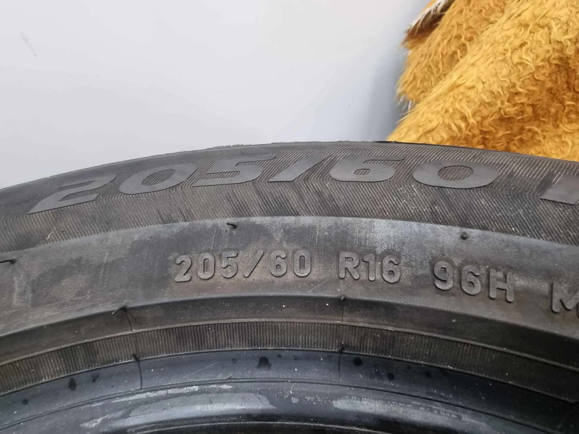 2бр зимни гуми 205/60/16 Pirelli C603 5