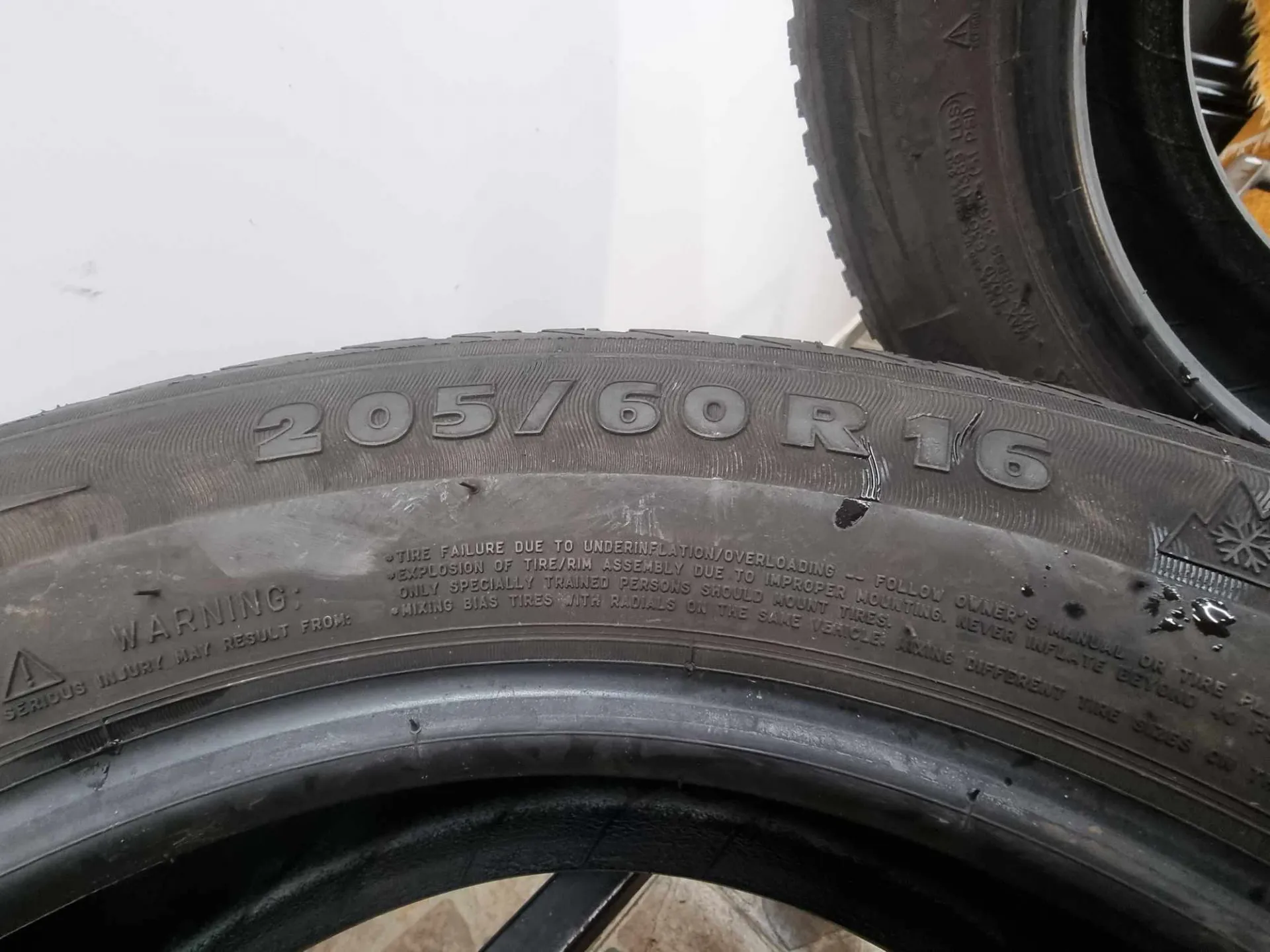 2бр зимни гуми 205/60/16 Michelin C605 4
