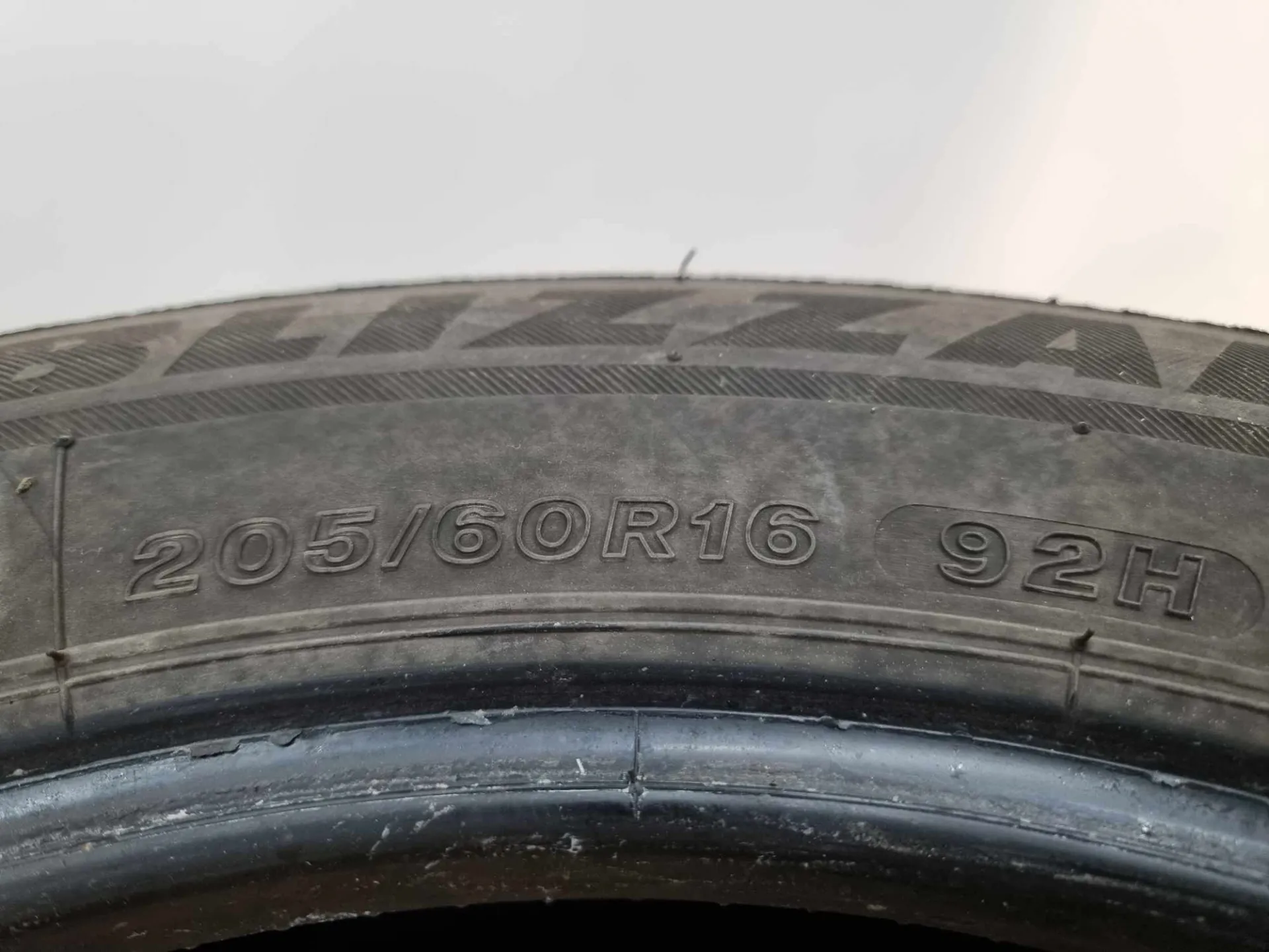 2бр зимни гуми 205/60/16 Bridgestone C635 4