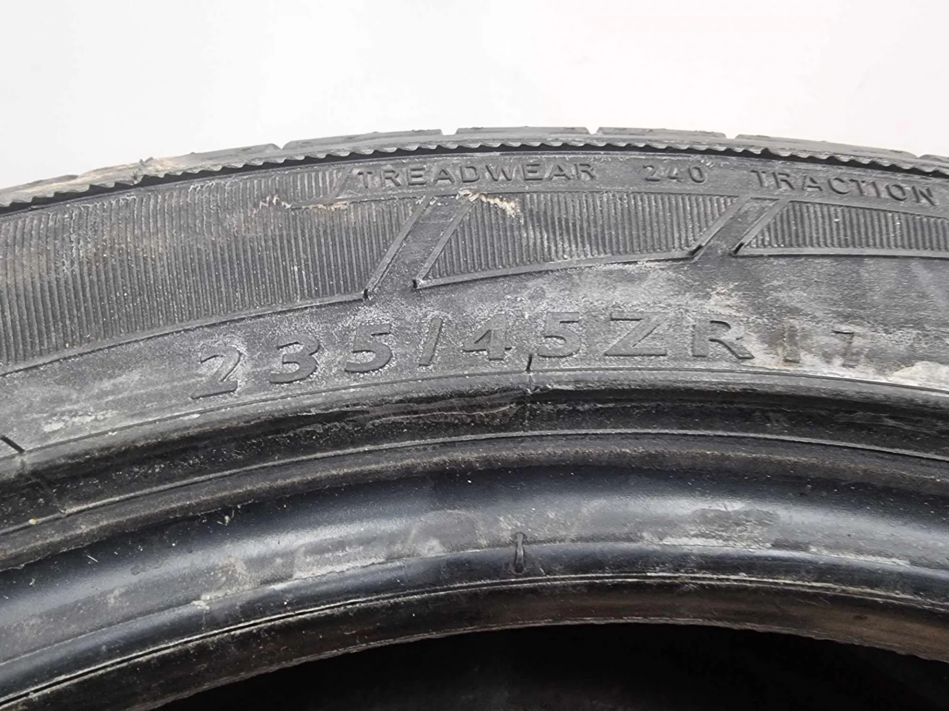 1бр лятна гума 235/45/17 Dunlop R19 2
