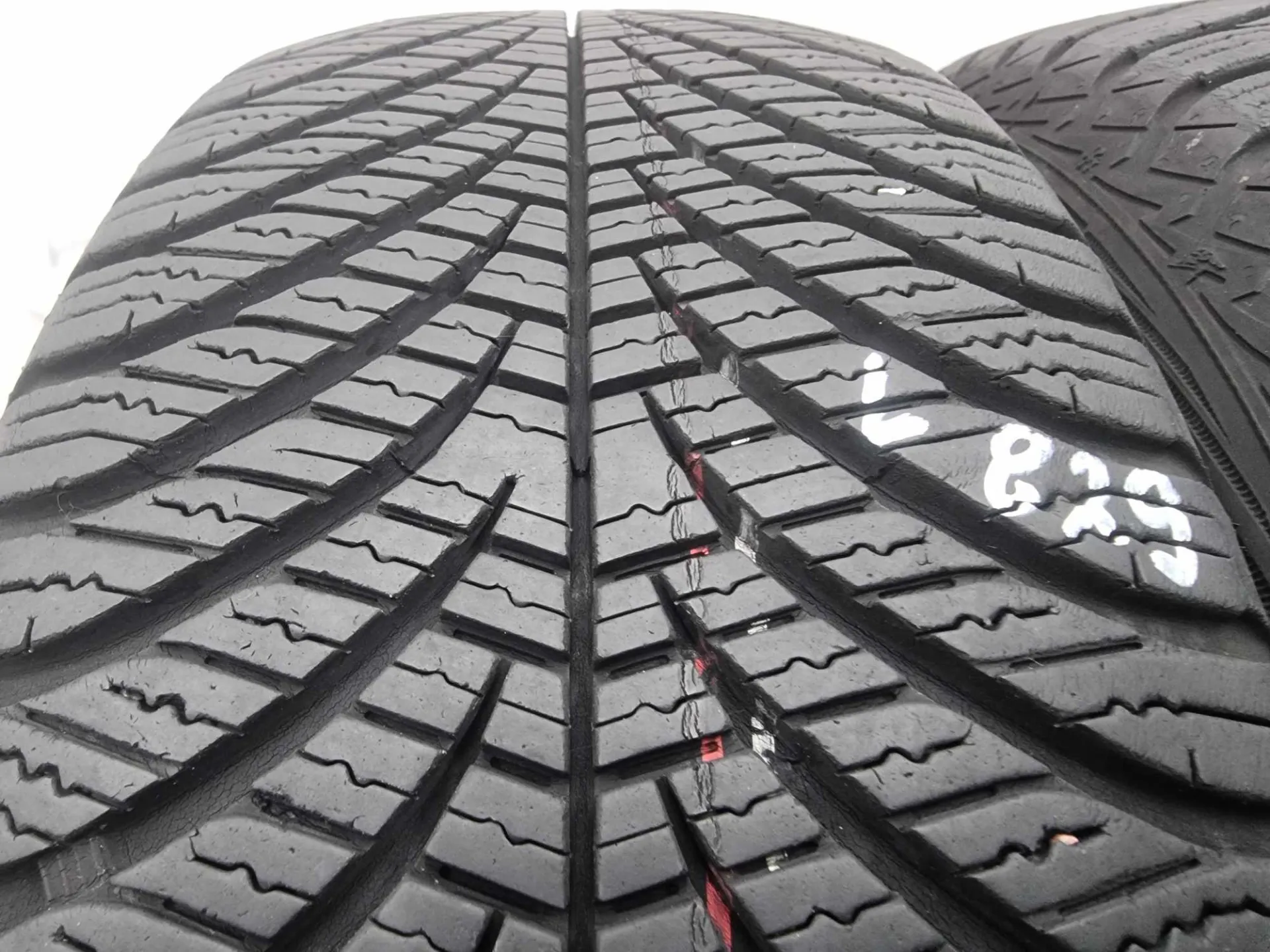 2бр всесезонни гуми 185/60/15 GOODYEAR L0829 1