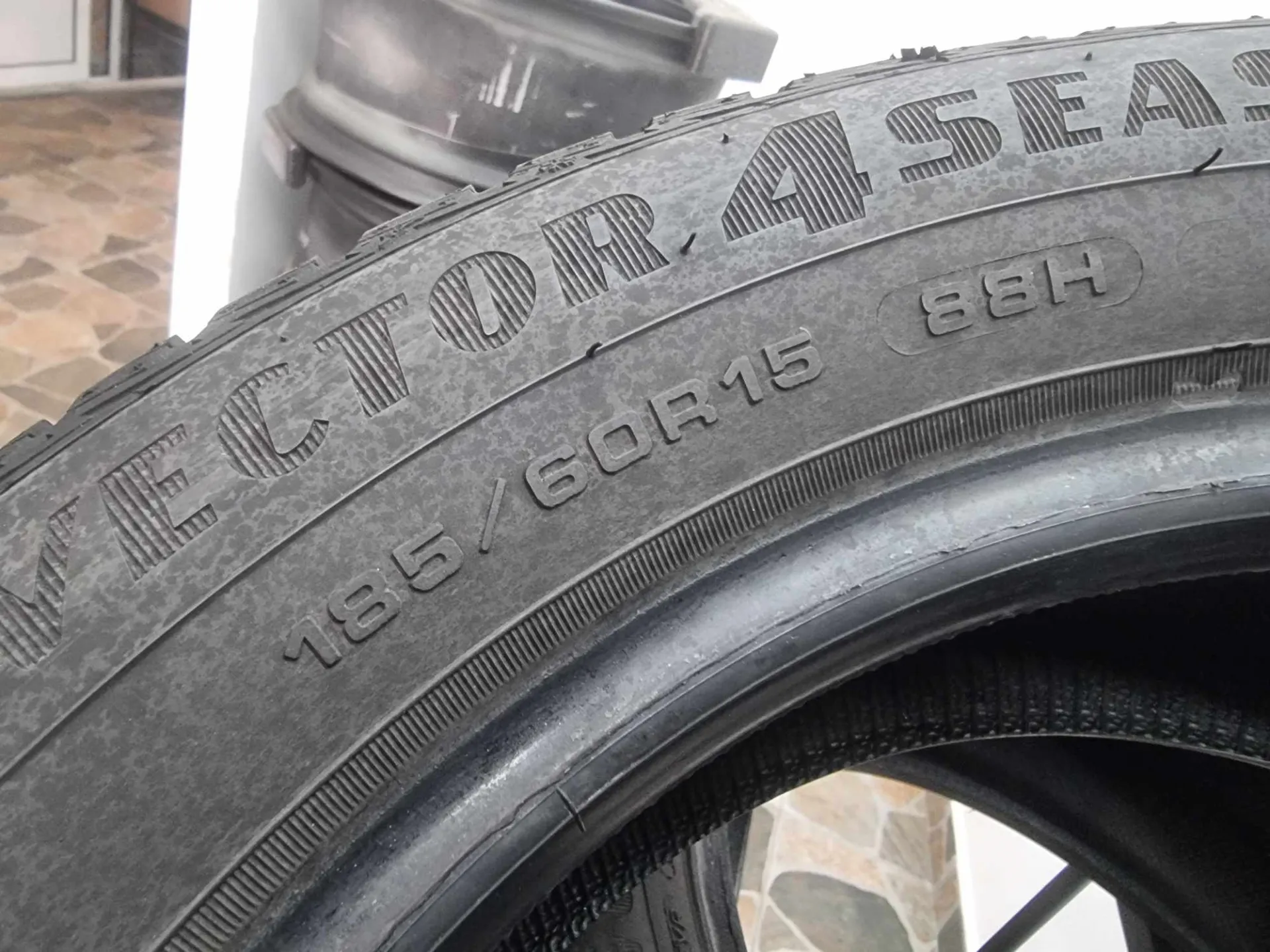 2бр всесезонни гуми 185/60/15 GOODYEAR L0829 4