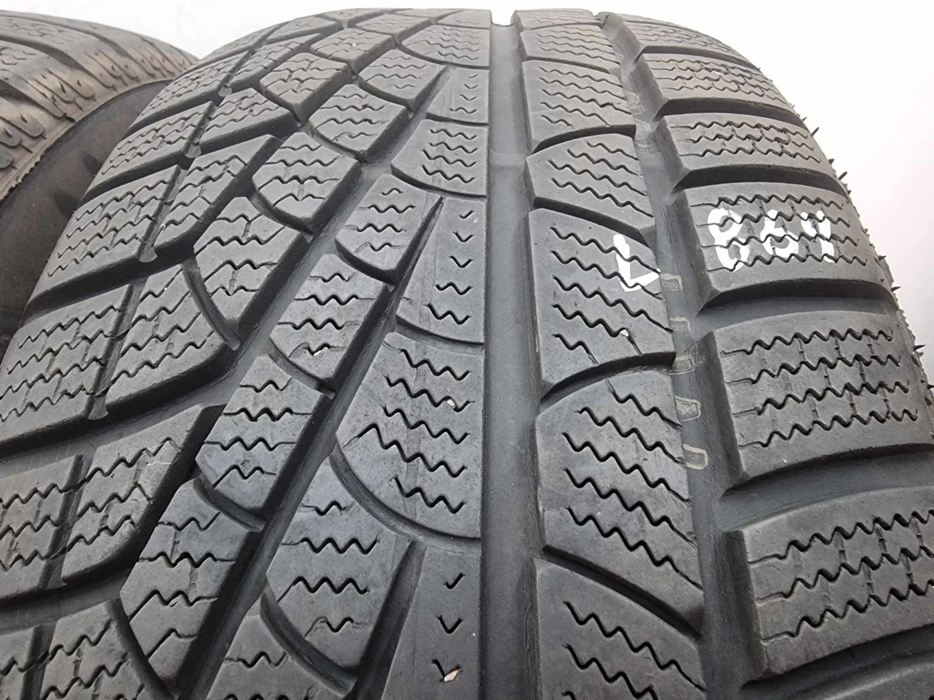 2бр зимни гуми 235/55/17 PIRELLI L0864 2