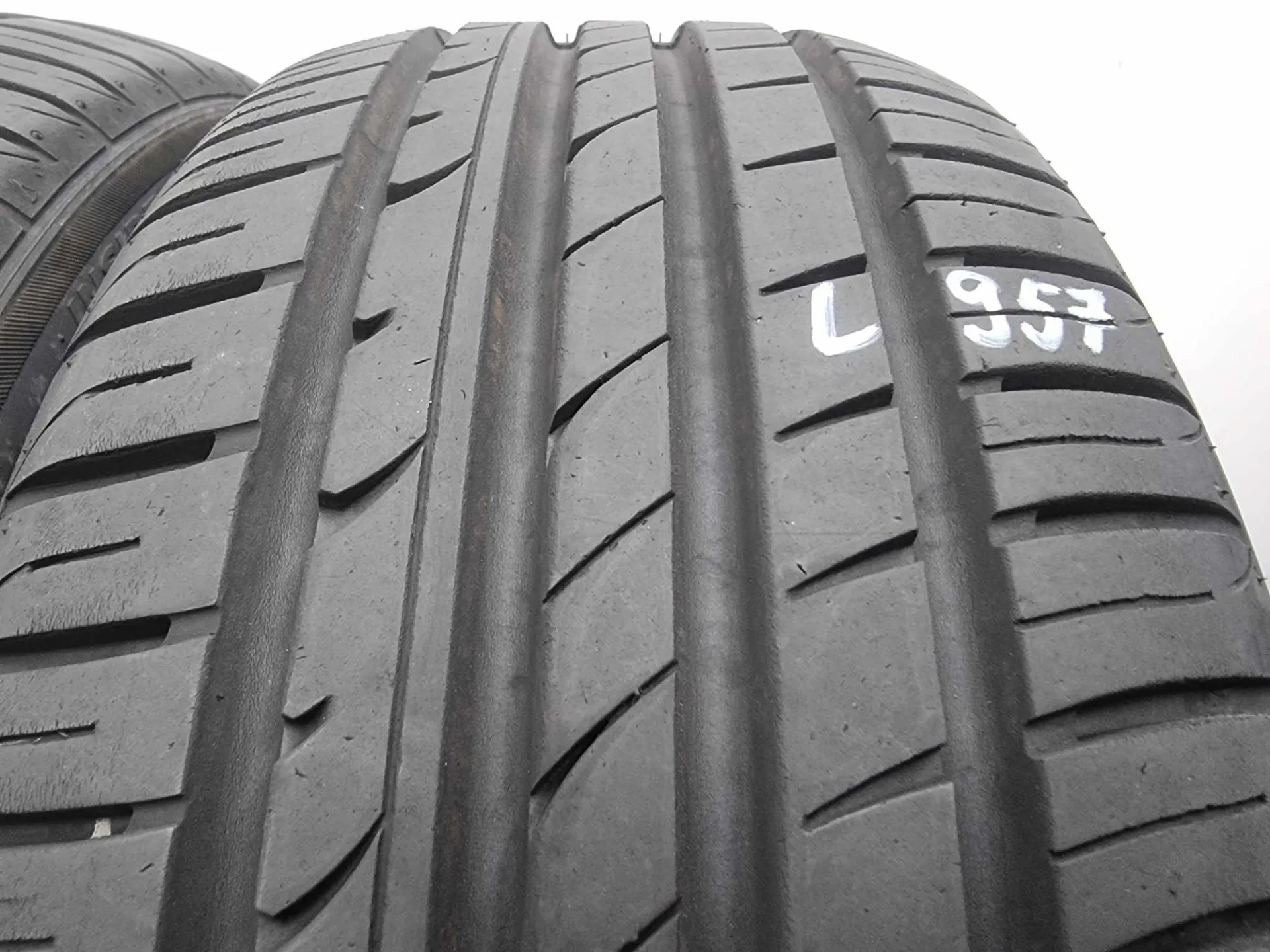 2бр летни гуми 195/50/15 HANKOOK L0957 2