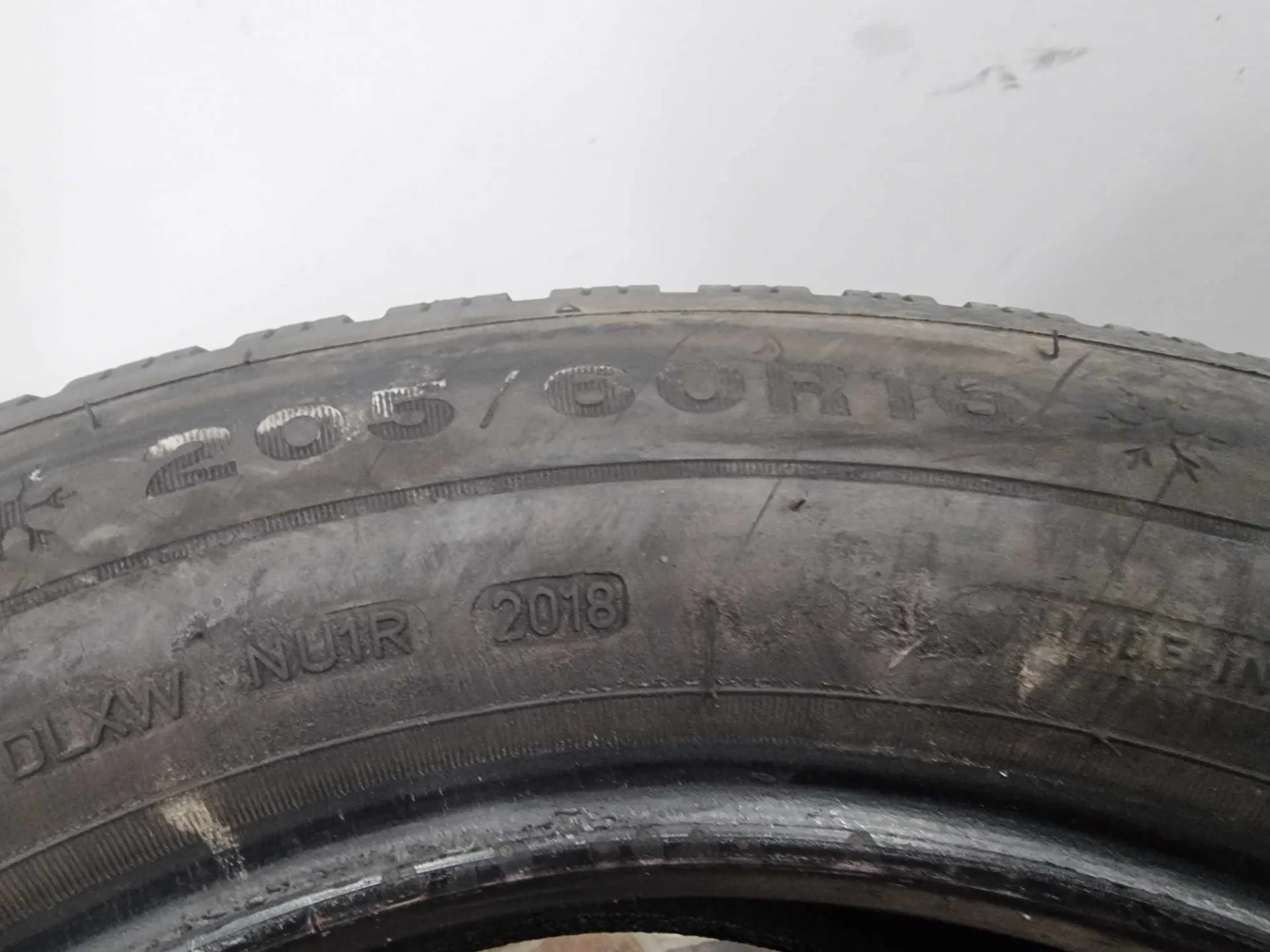 2бр зимни гуми 205/60/16 DUNLOP L01011 3