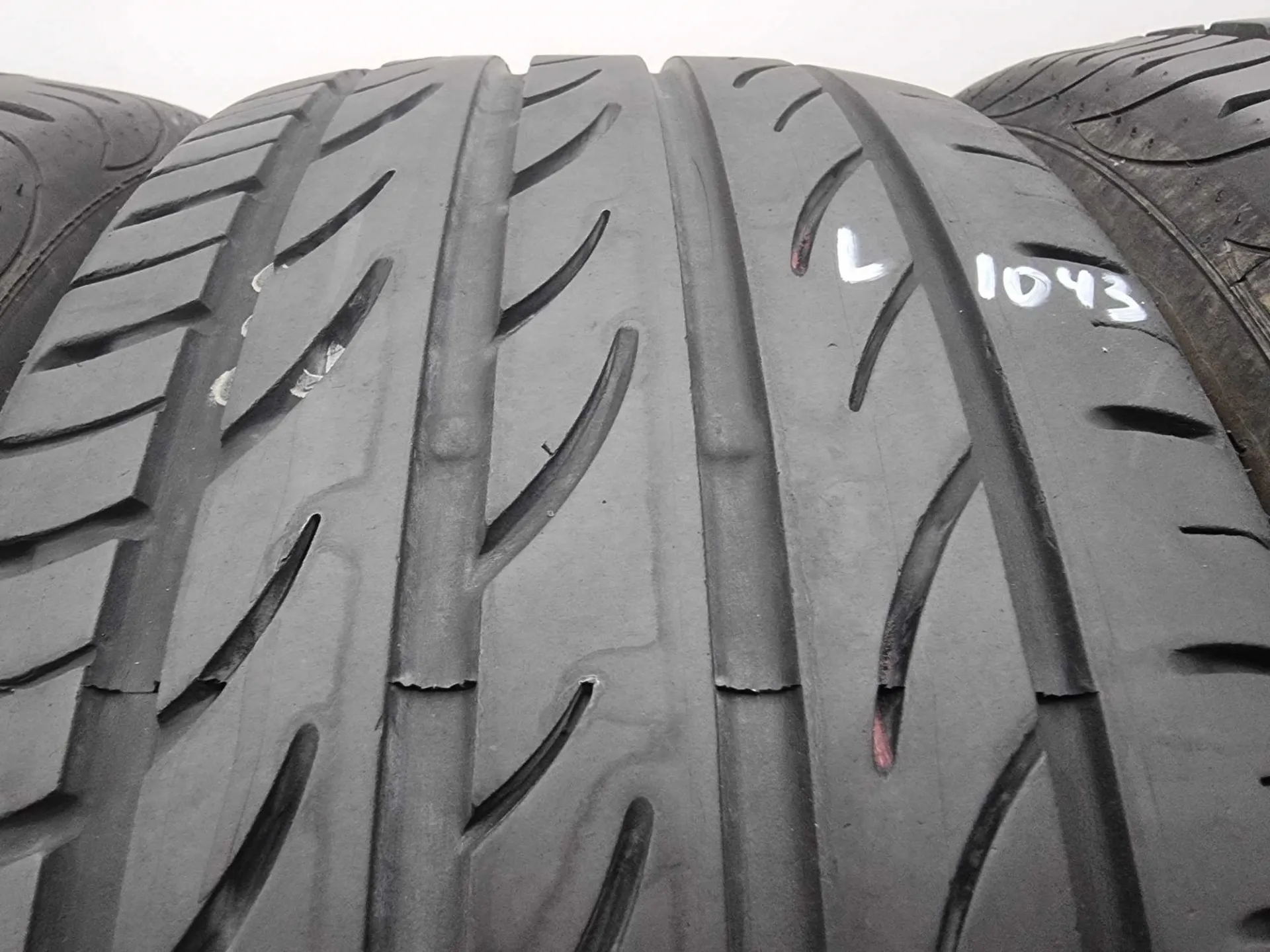 4бр летни гуми 205/40/17 PIRELLI L01043 2