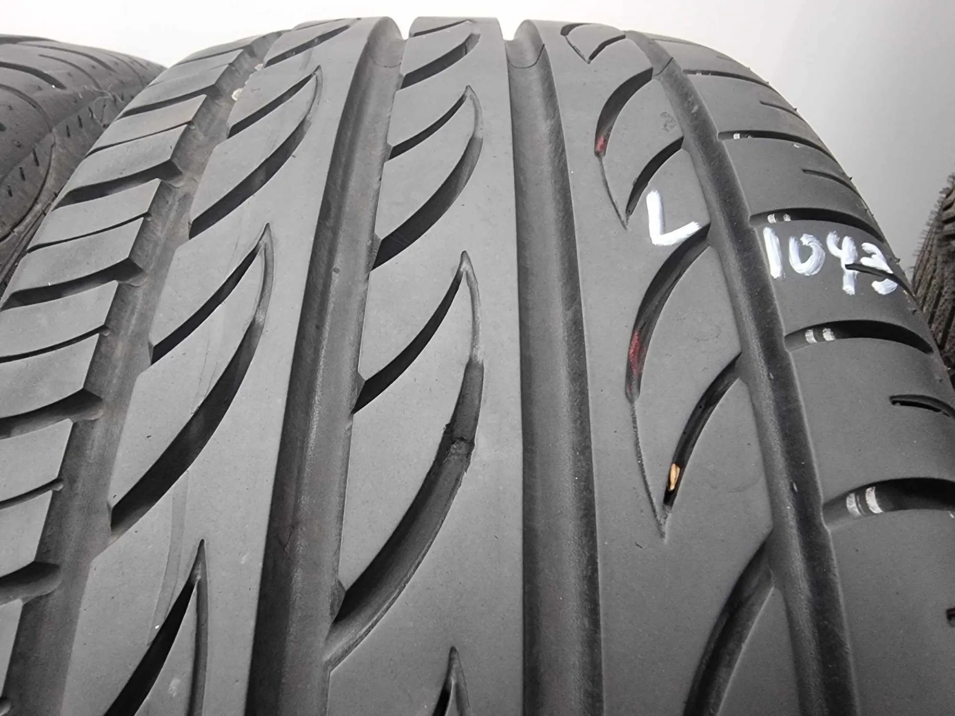 4бр летни гуми 205/40/17 PIRELLI L01043 4