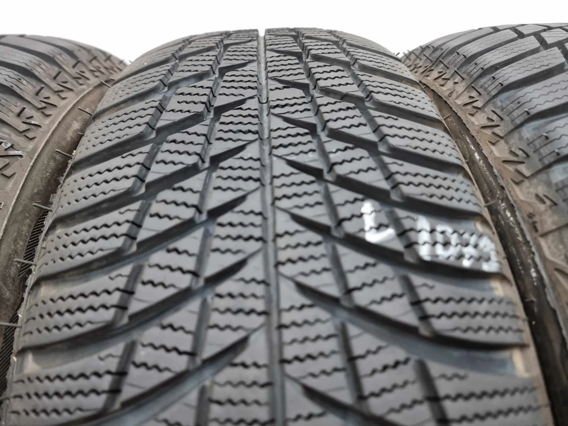 4бр зимни гуми 215/65/17 BRIDGESTONE L01079 2