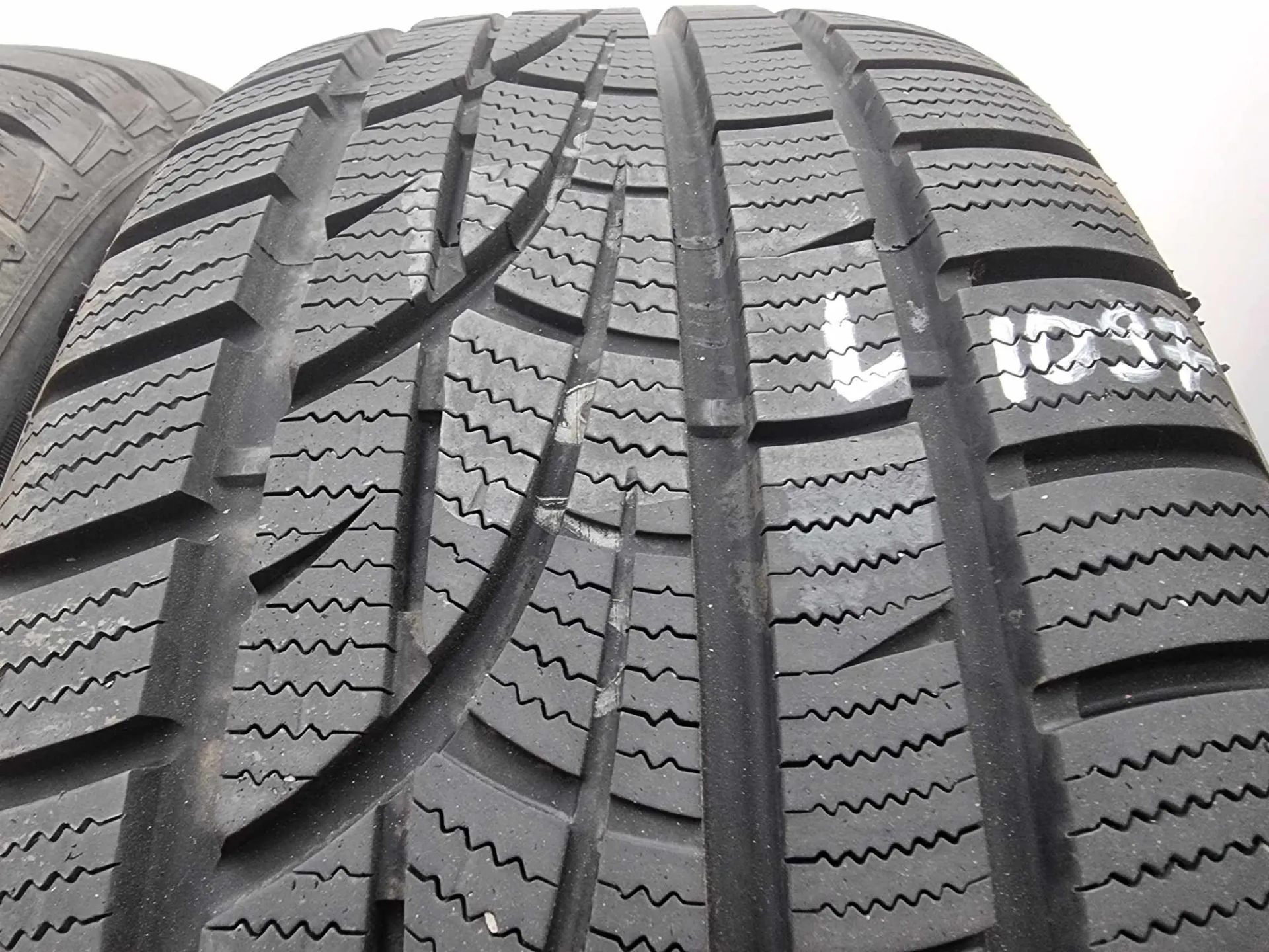 2бр зимни гуми 235/55/17 HANKOOK L01097 2