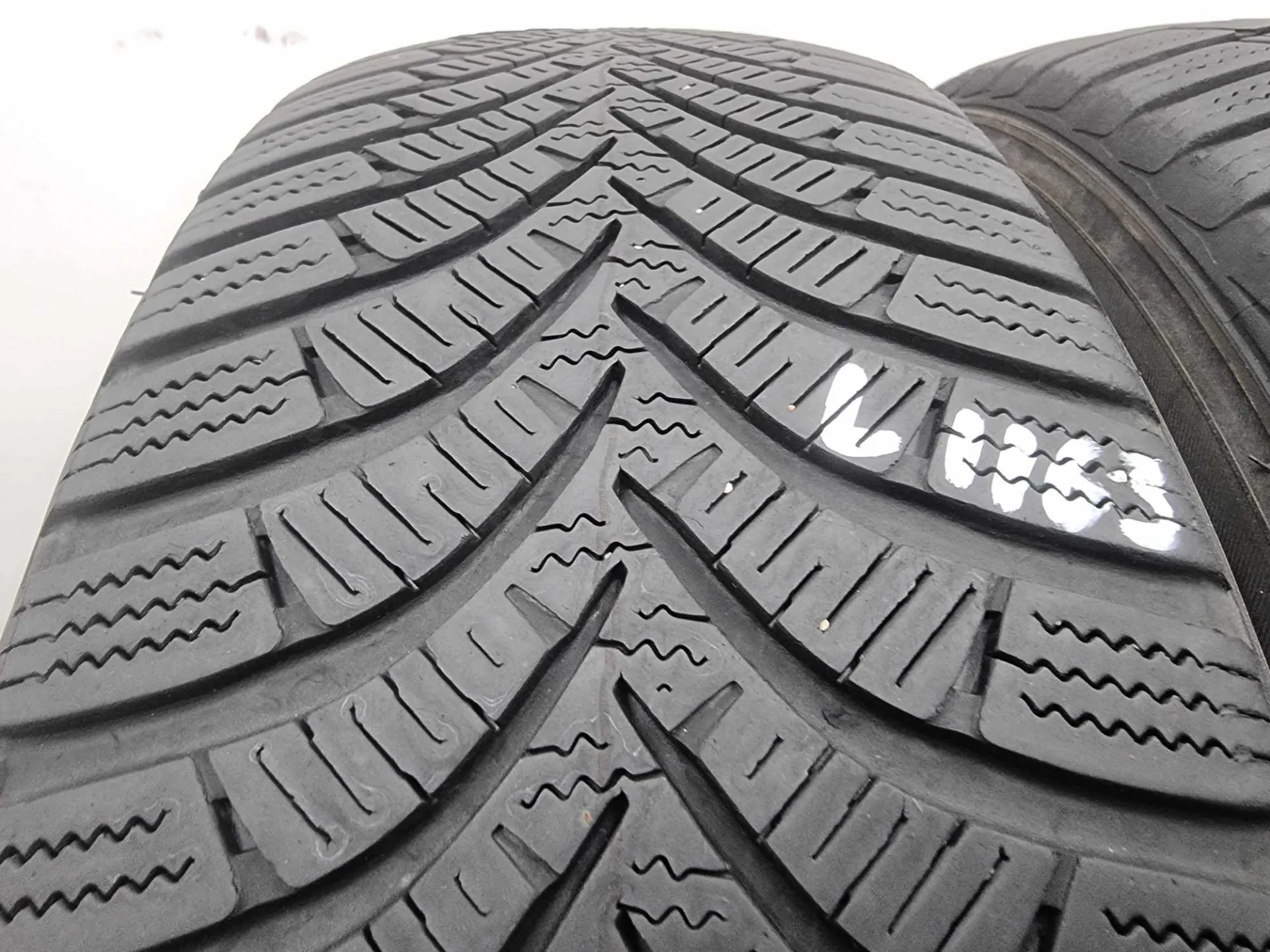 2бр зимни гуми 185/65/15 HANKOOK L01163 1