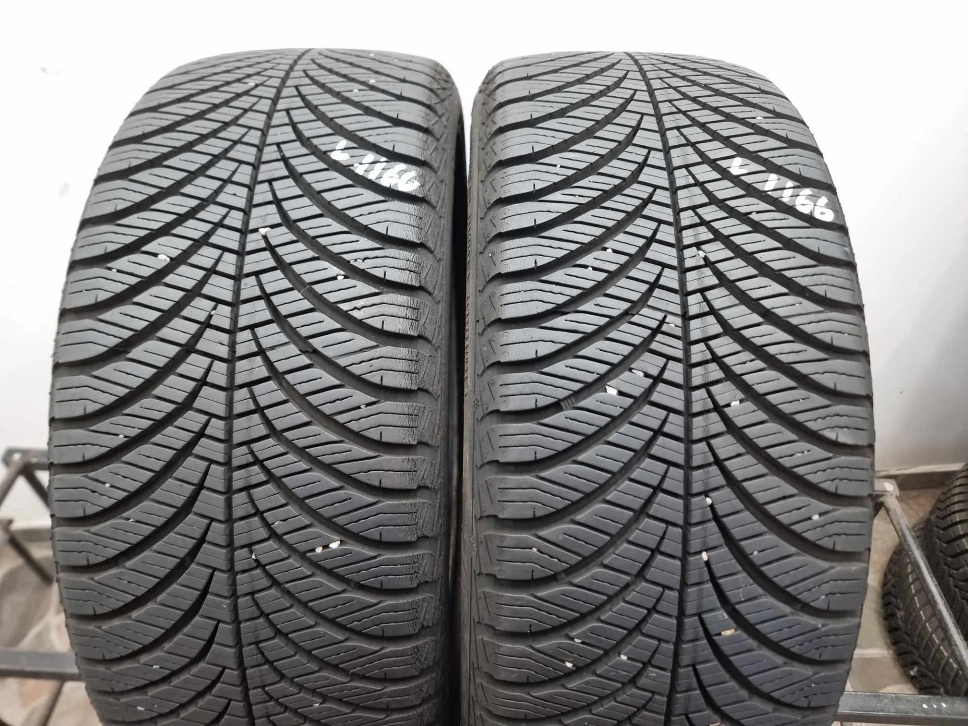 2бр всесезонни гуми 215/45/17 GOODYEAR L01166 3