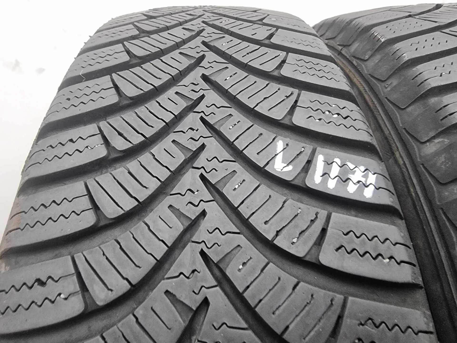 2бр зимни гуми 165/70/14 HANKOOK L01171 1