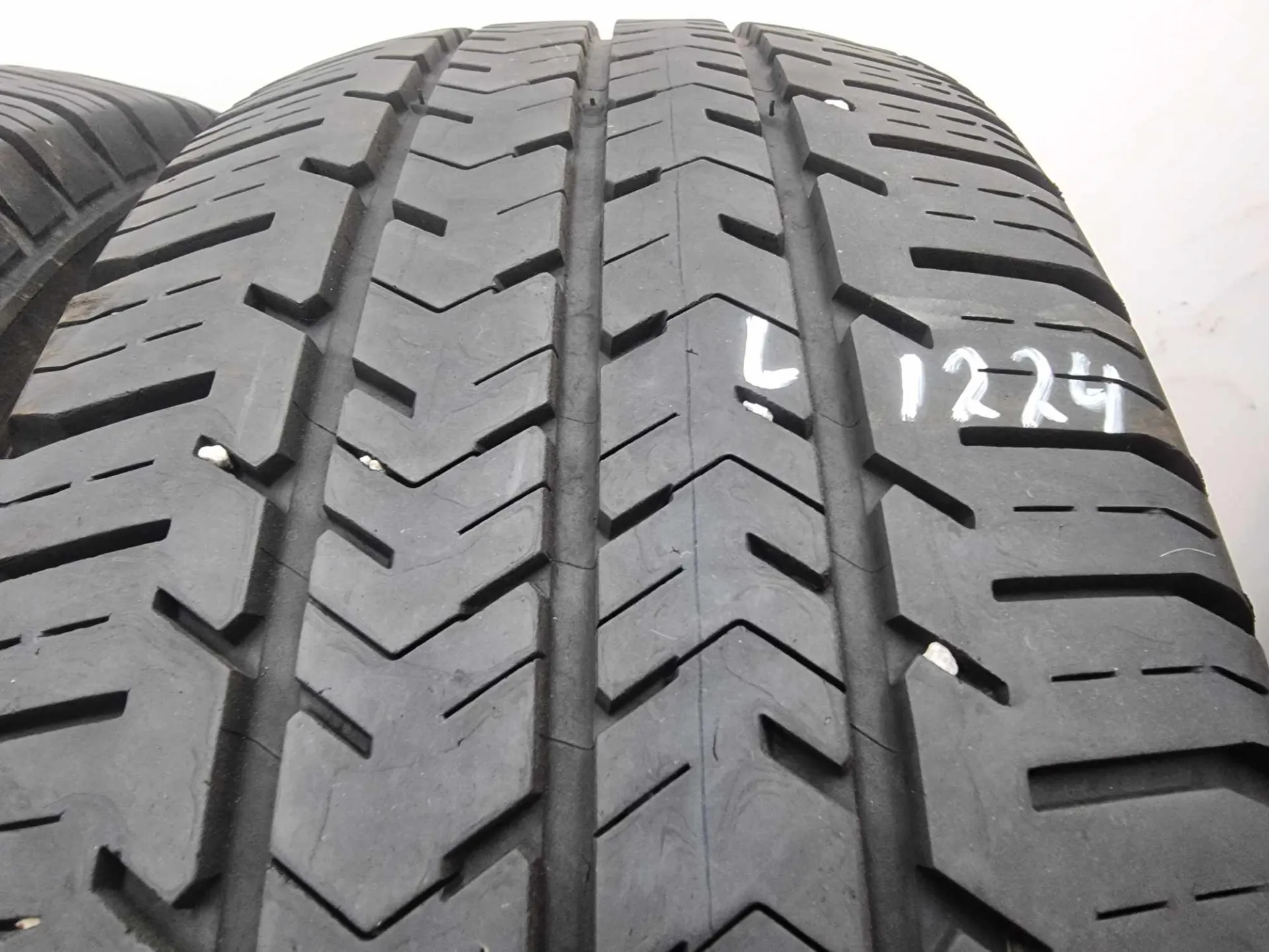 2бр летни гуми за бус 215/65/16С MICHELIN L01224 2