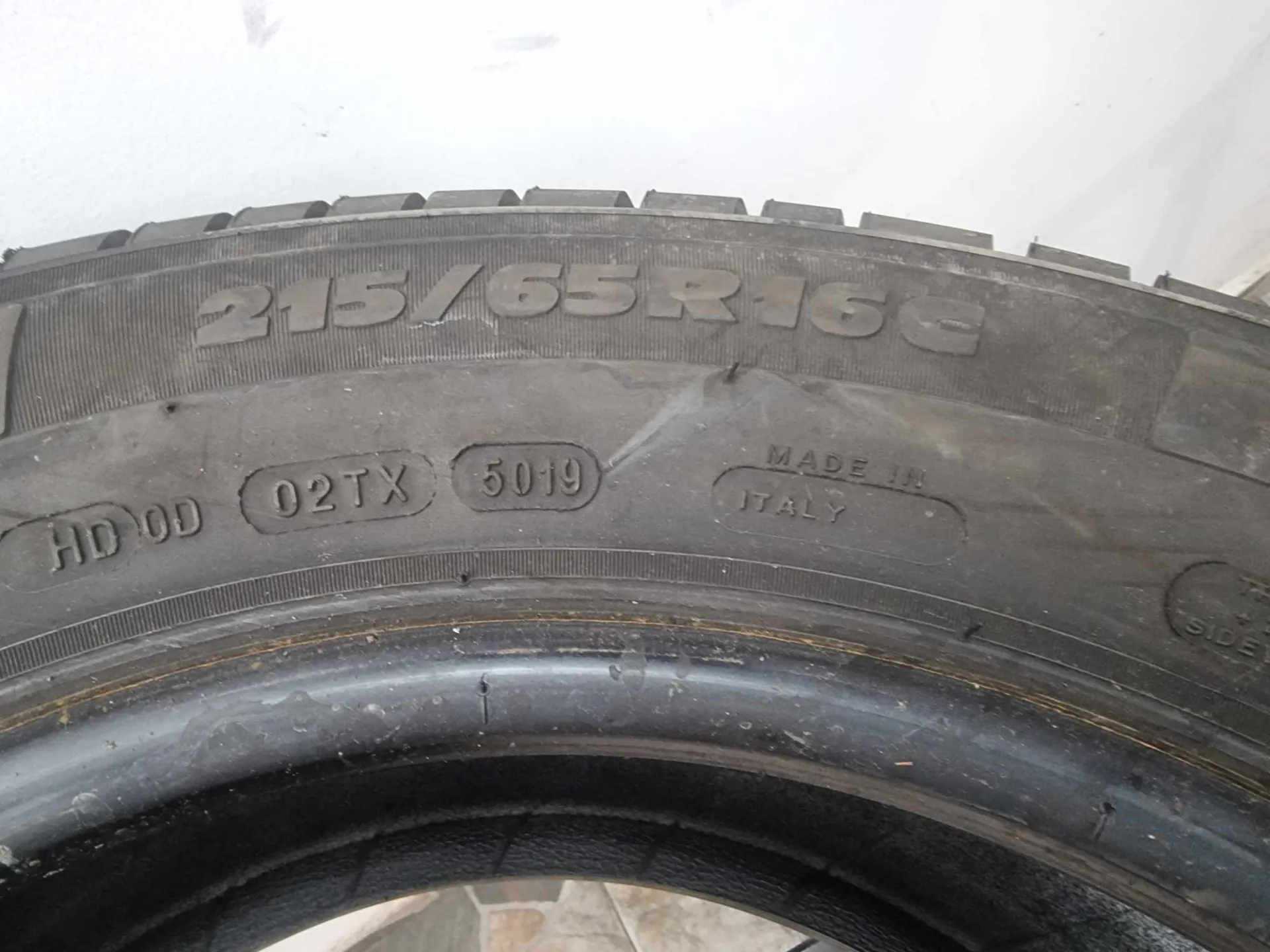 2бр летни гуми за бус 215/65/16С MICHELIN L01224 4