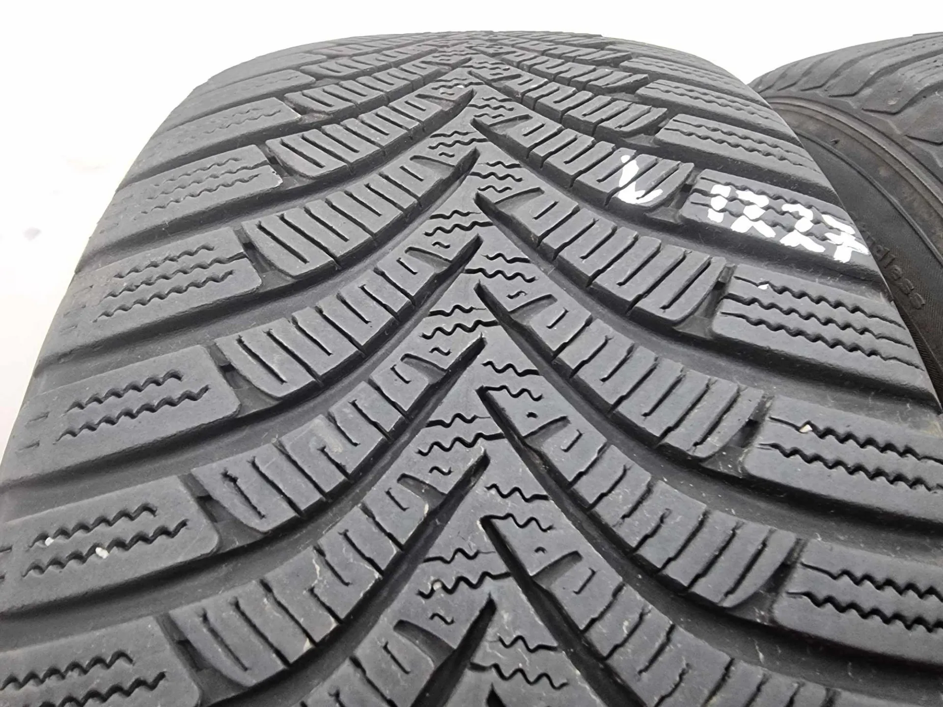 2бр зимни гуми 205/55/16 HANKOOK L01227 1