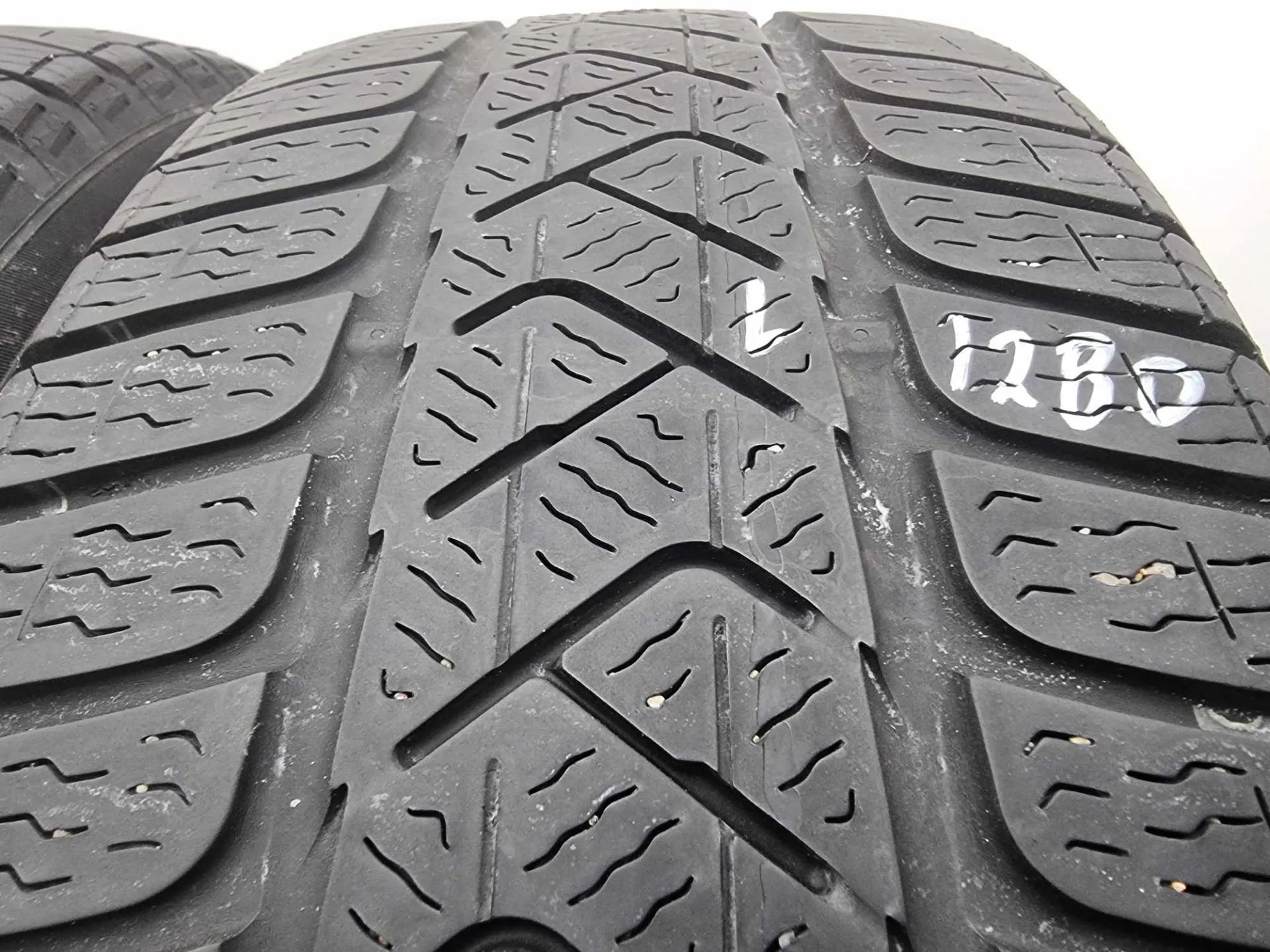 2бр зимни гуми 215/55/17 PIRELLI L01280 2