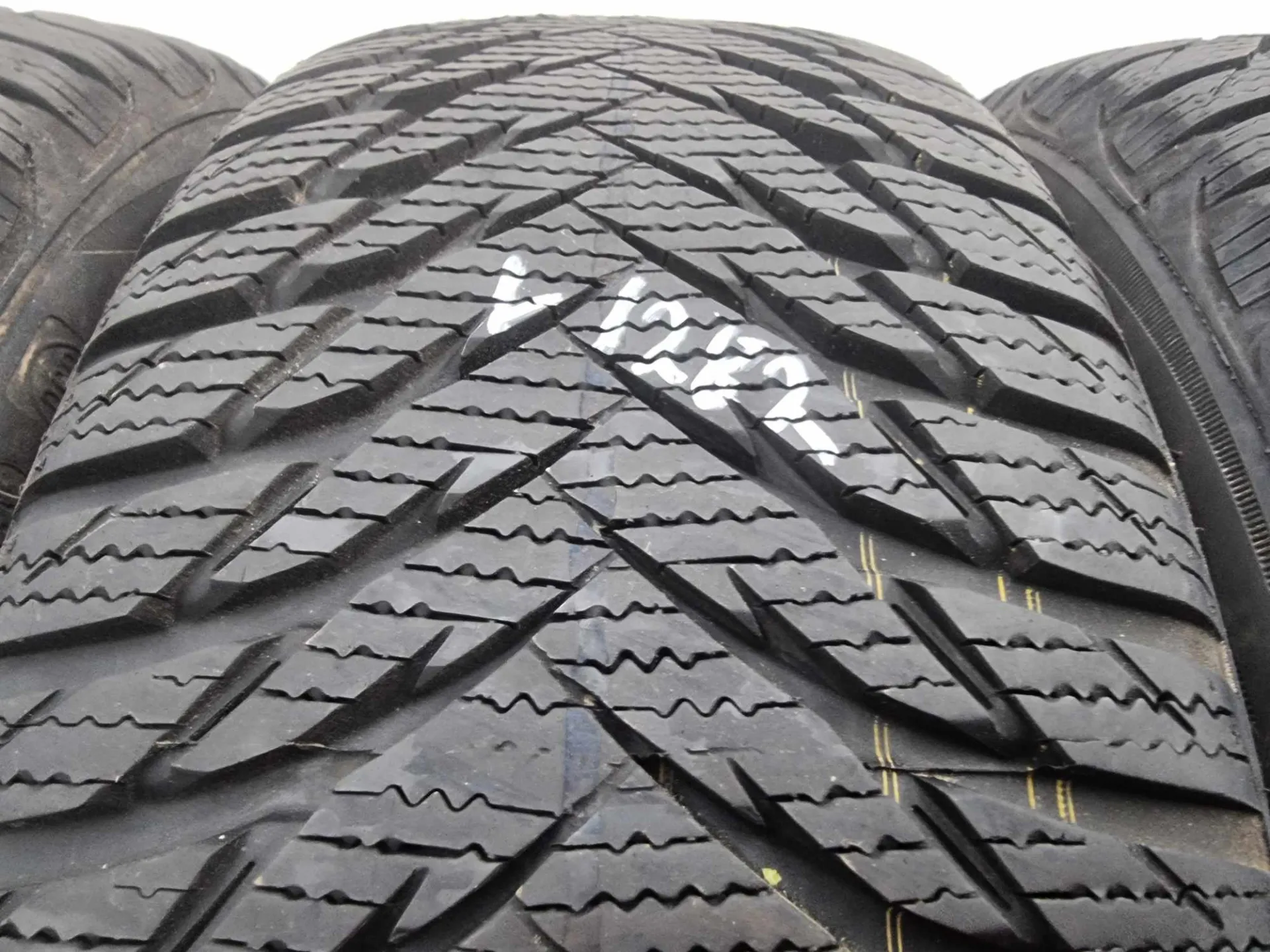 4бр зимни гуми 195/55/16 GOODYEAR L01282 2